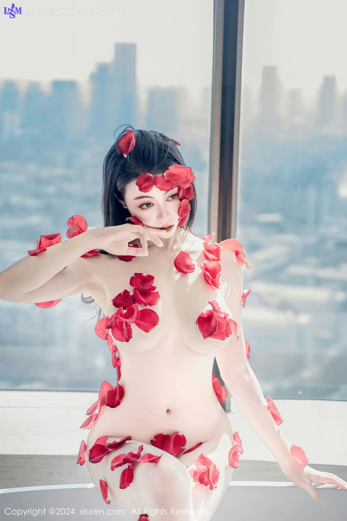 XiuRen 秀人 No.8175  瑜伽喵 柔韧献花热舞性感写真 - 27