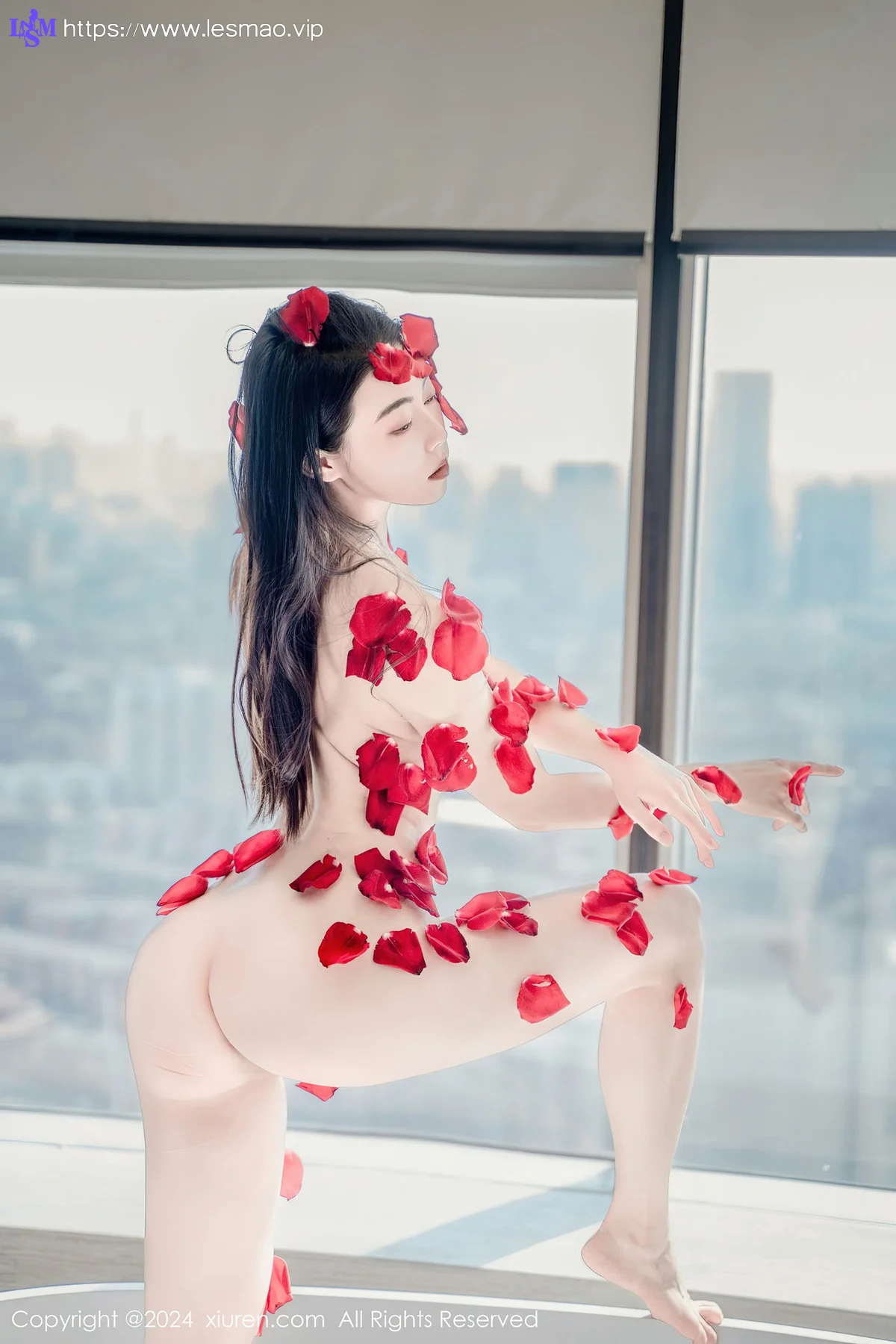 XiuRen 秀人 No.8175  瑜伽喵 柔韧献花热舞性感写真 - 30