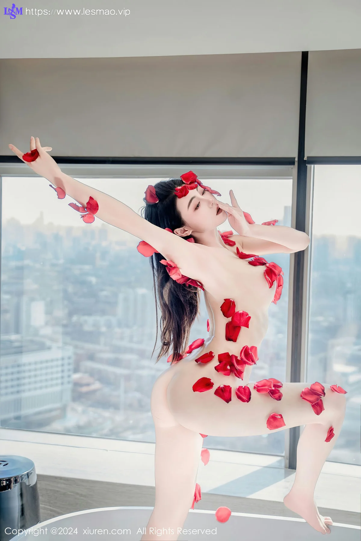 XiuRen 秀人 No.8175  瑜伽喵 柔韧献花热舞性感写真 - 35