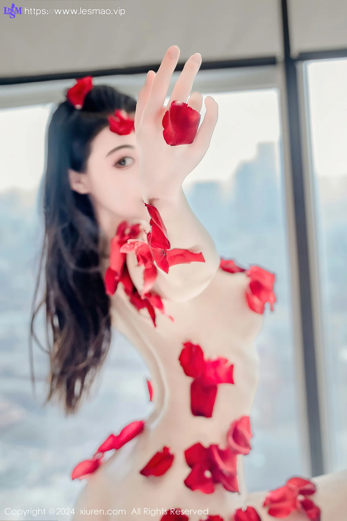 XiuRen 秀人 No.8175  瑜伽喵 柔韧献花热舞性感写真 - 37