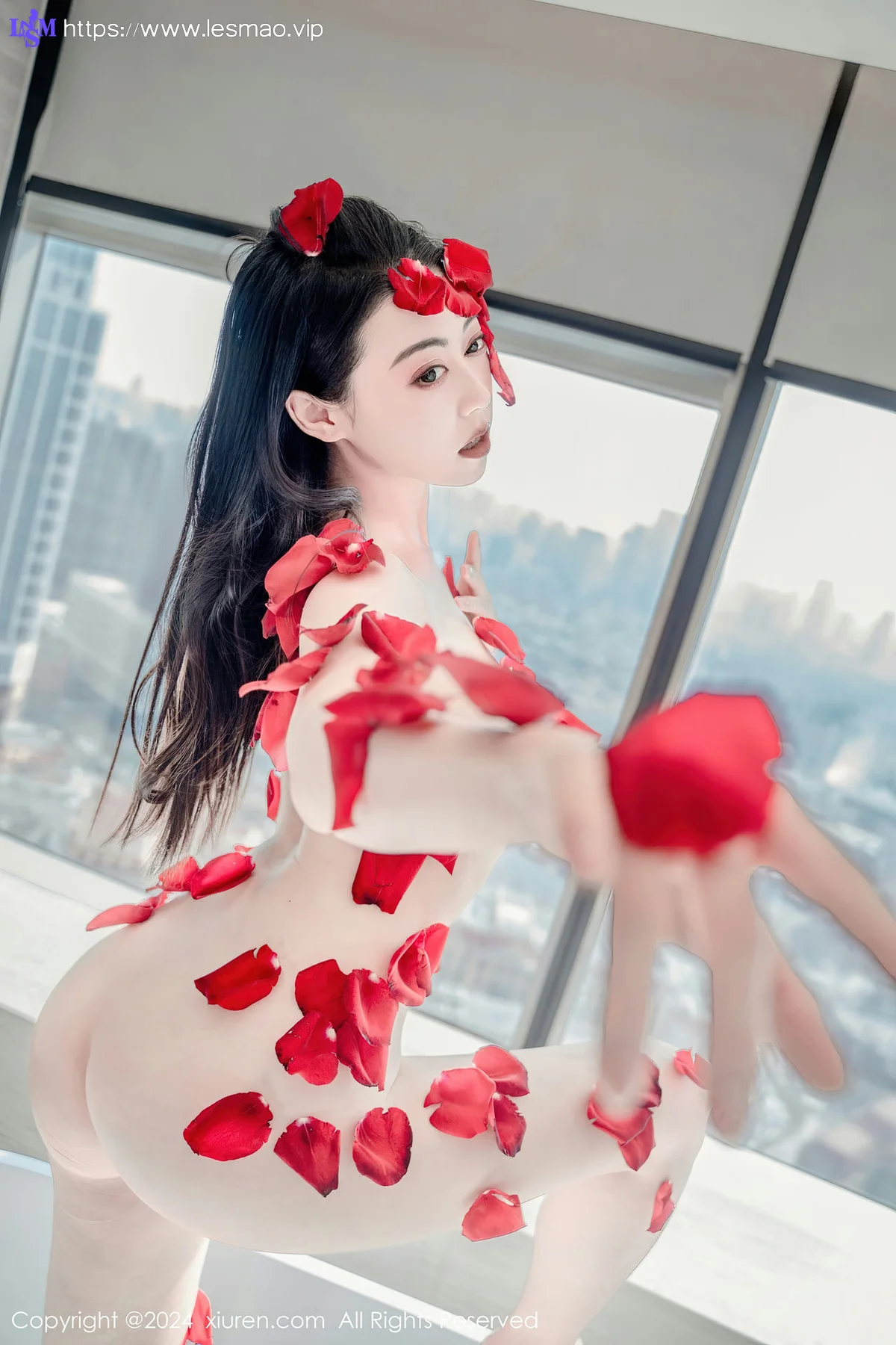 XiuRen 秀人 No.8175  瑜伽喵 柔韧献花热舞性感写真 - 38