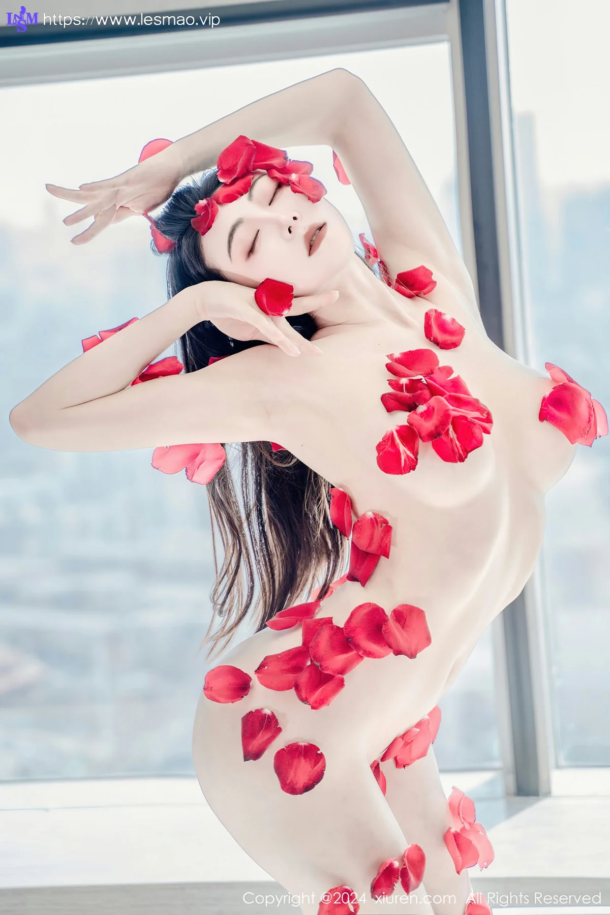 XiuRen 秀人 No.8175  瑜伽喵 柔韧献花热舞性感写真 - 41