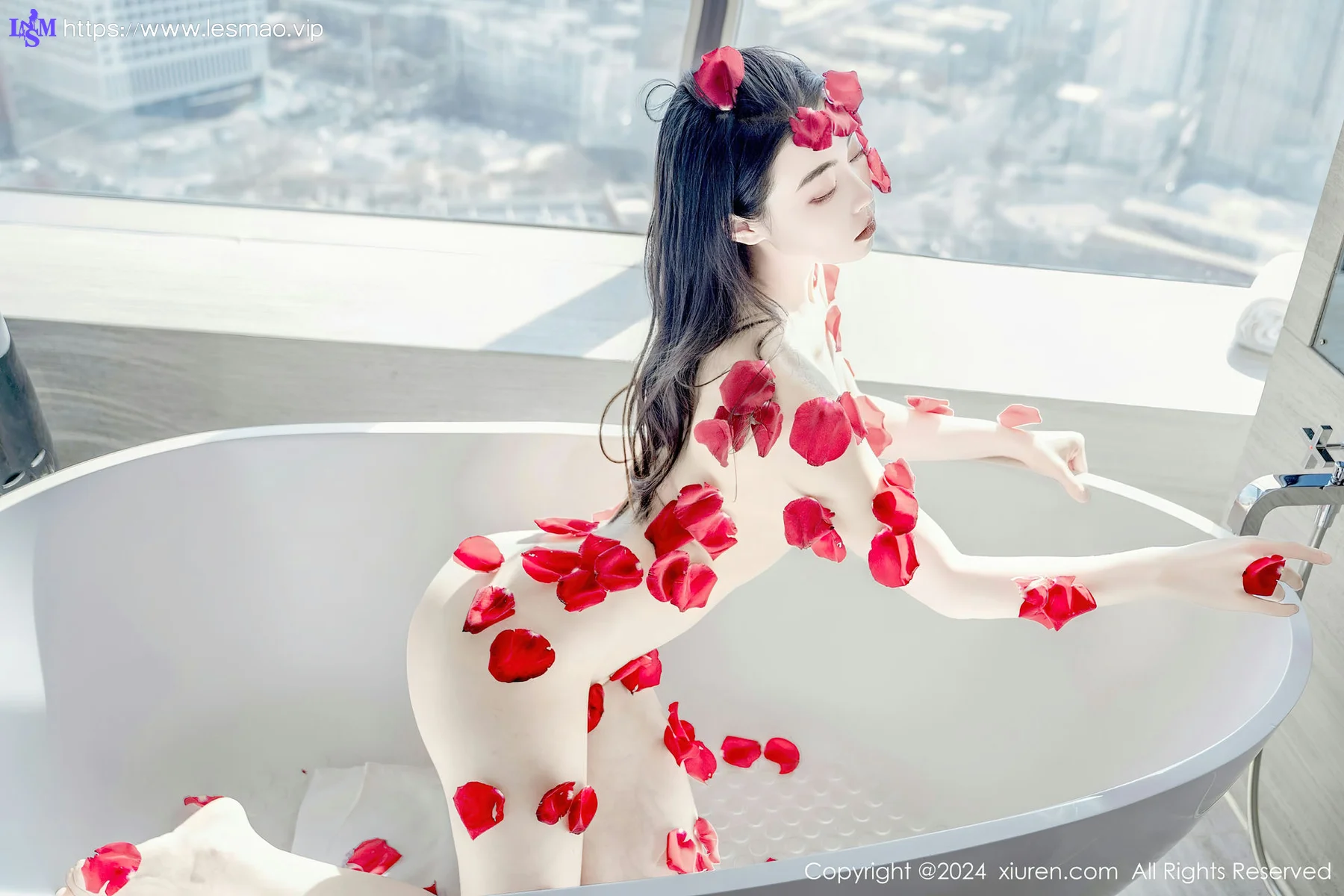 XiuRen 秀人 No.8175  瑜伽喵 柔韧献花热舞性感写真 - 46
