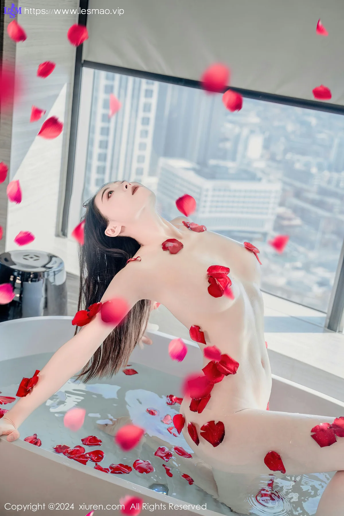 XiuRen 秀人 No.8175  瑜伽喵 柔韧献花热舞性感写真 - 54