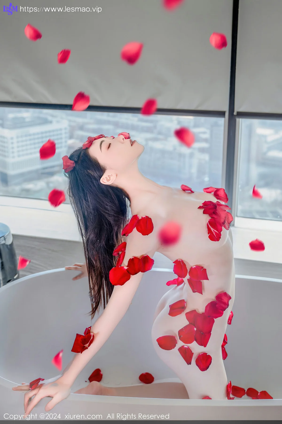 XiuRen 秀人 No.8175  瑜伽喵 柔韧献花热舞性感写真 - 62