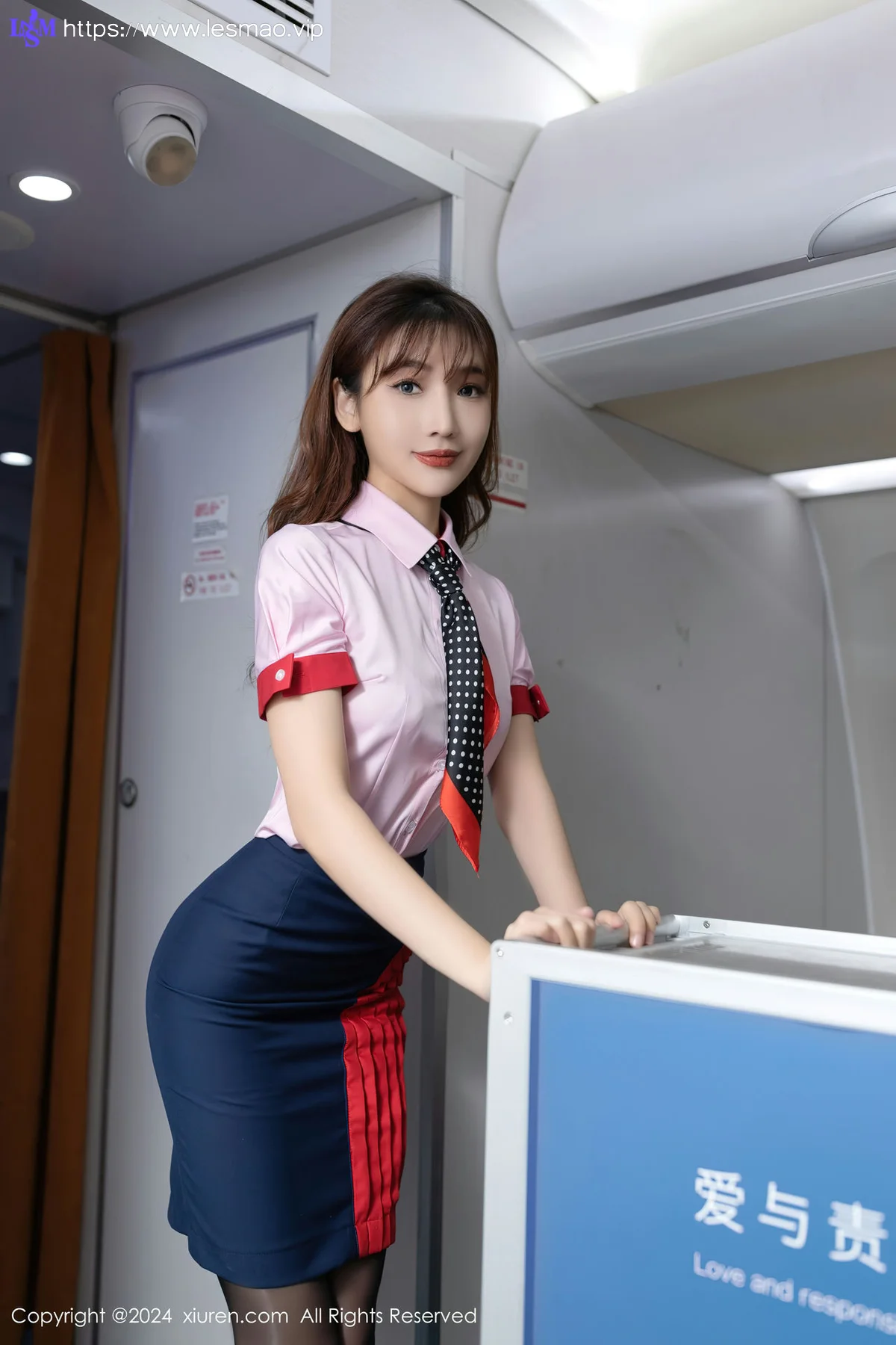 XiuRen 秀人 No.8196  陆萱萱 粉色空姐制服泰国旅拍111 - 16