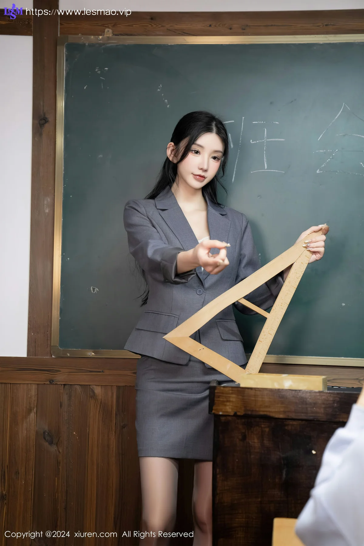 XiuRen 秀人 No.8204  周于希Sally 主题《女神节，我陪老师过》第一次开班会11 - 15