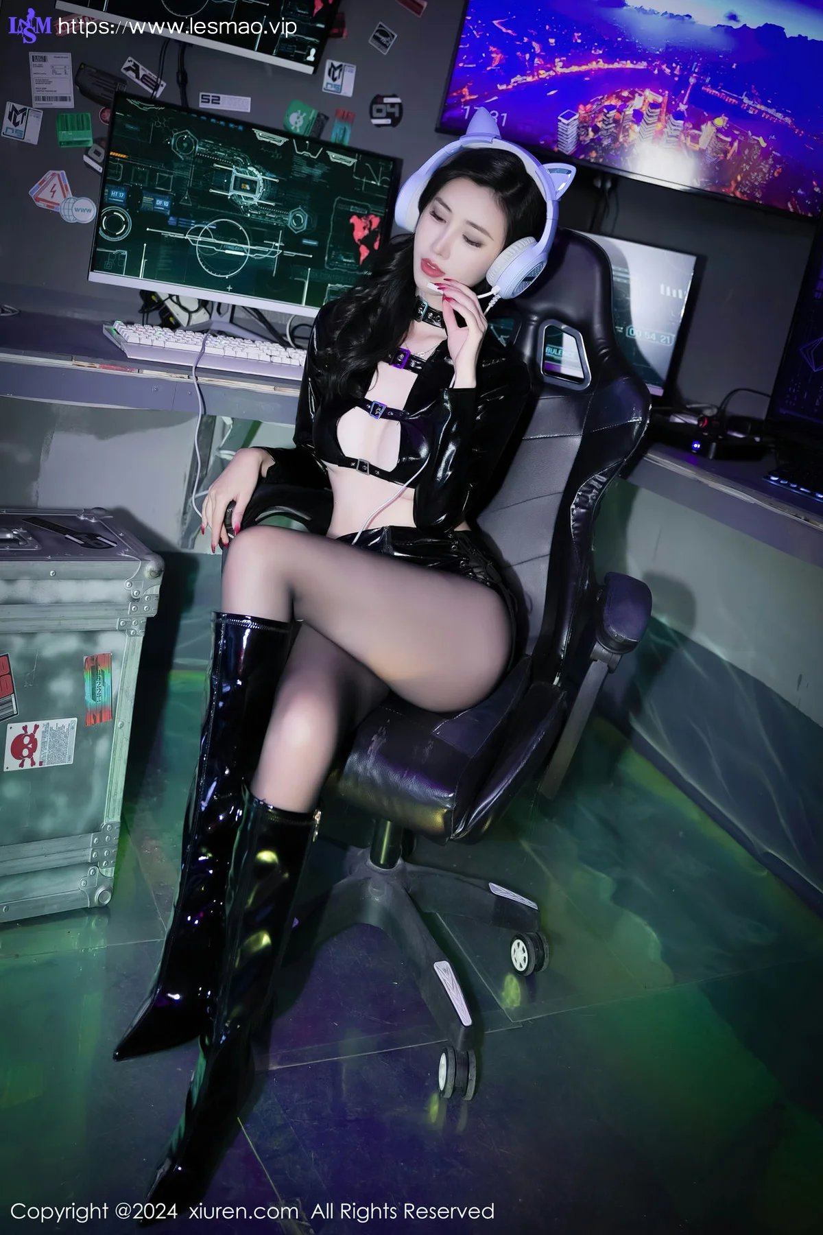 XiuRen 秀人 No.8219  章芃芃 黑色皮衣服饰性感写真 - 22