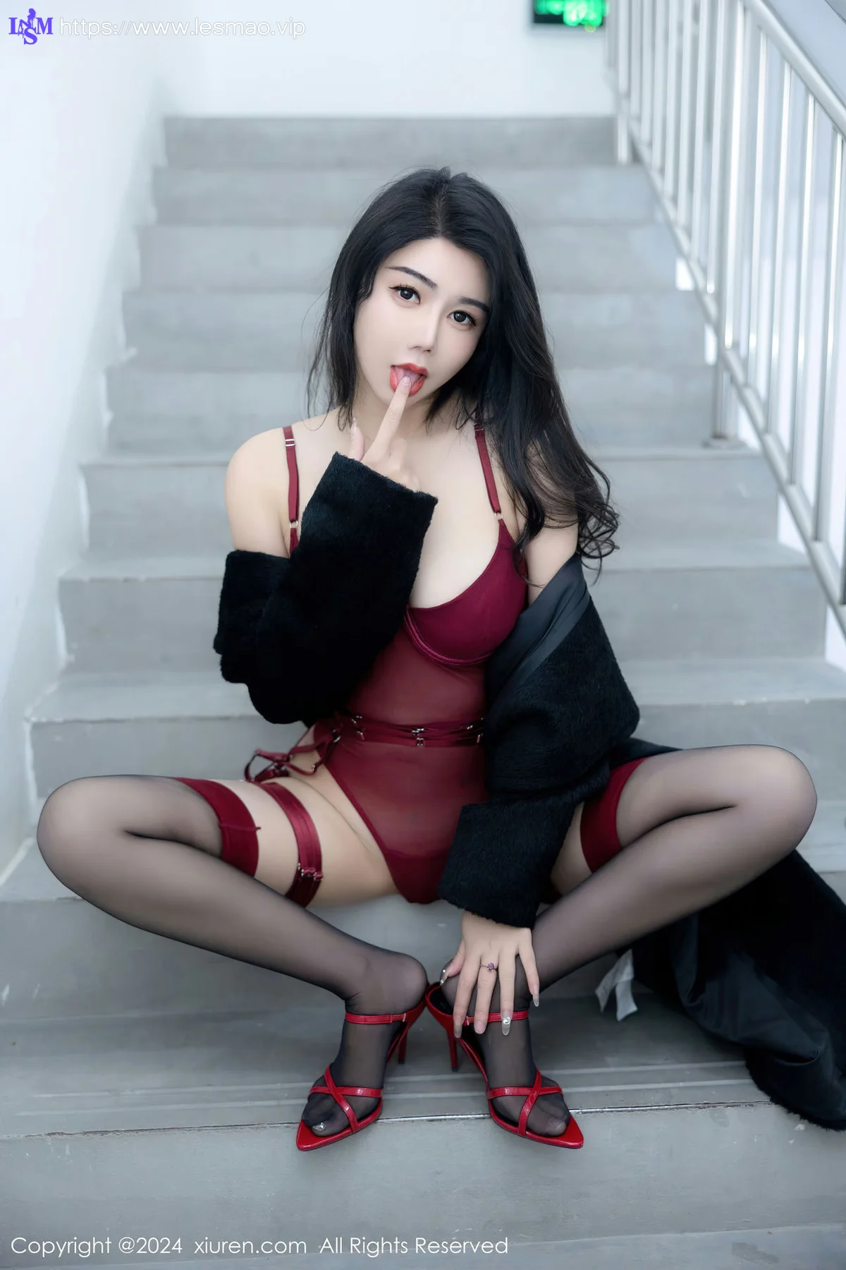 XiuRen 秀人 No.8221  李若汐 红色情趣性感写真1 - 22