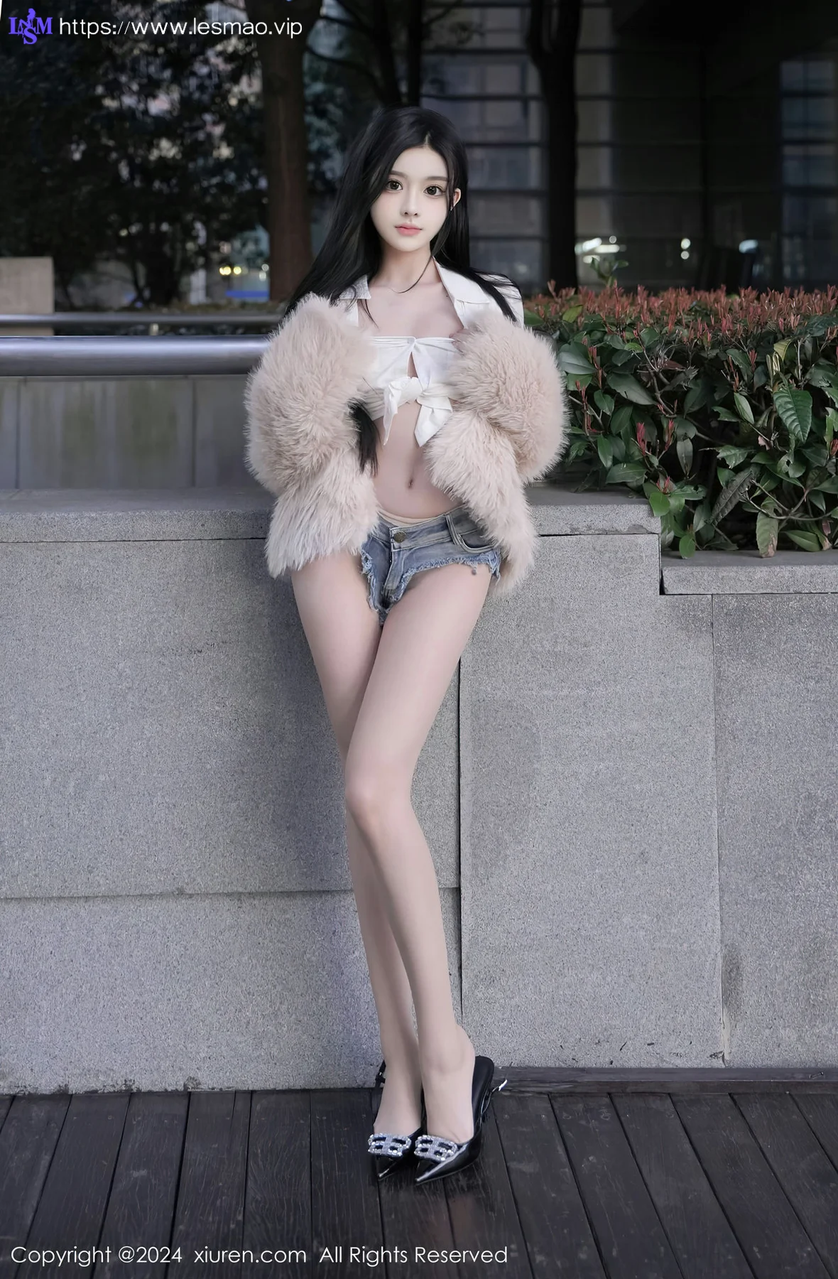 XiuRen 秀人 No.8261  龙雪儿 街拍白色内衣性感写真11 - 8