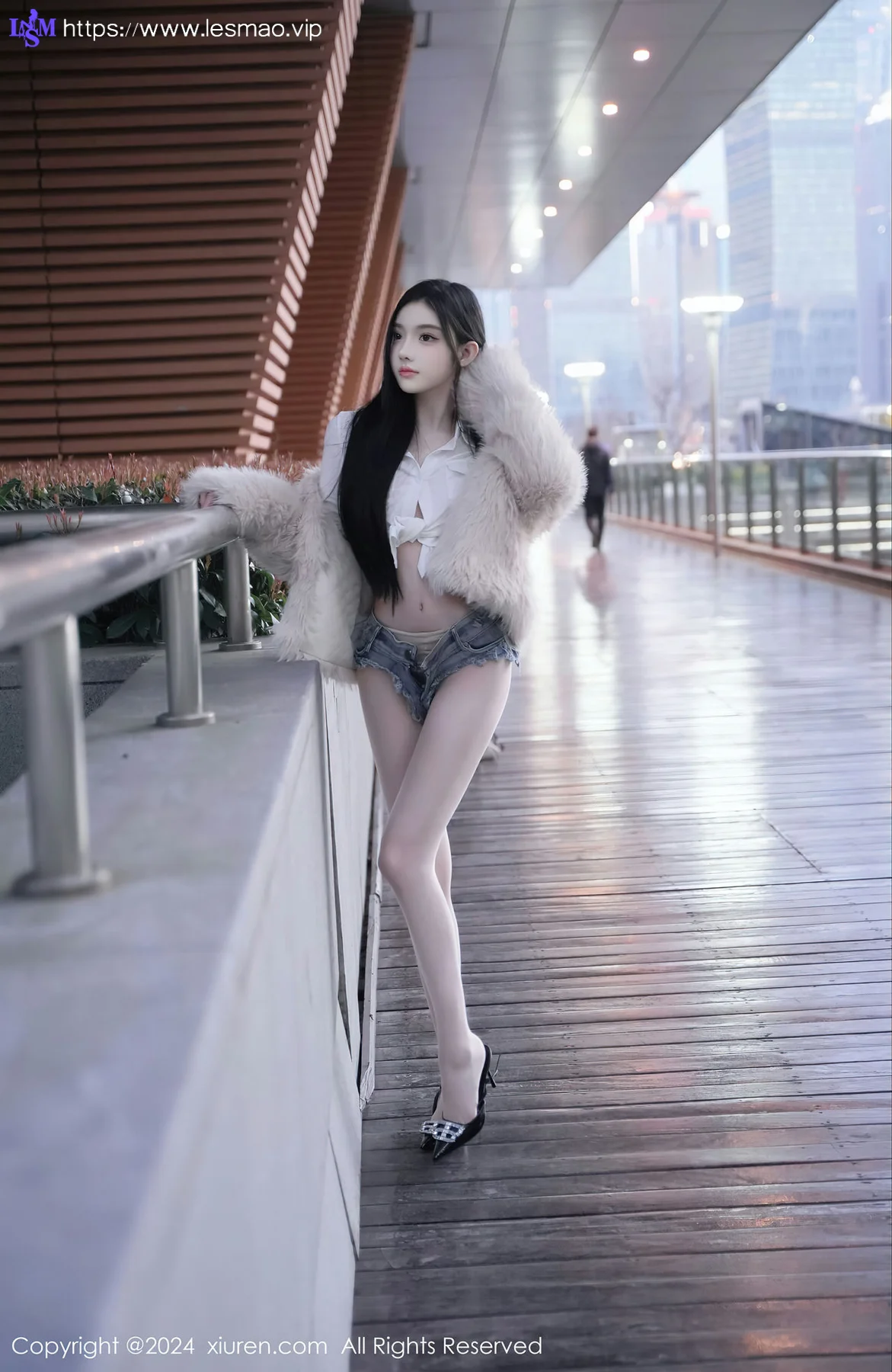 XiuRen 秀人 No.8261  龙雪儿 街拍白色内衣性感写真11 - 14