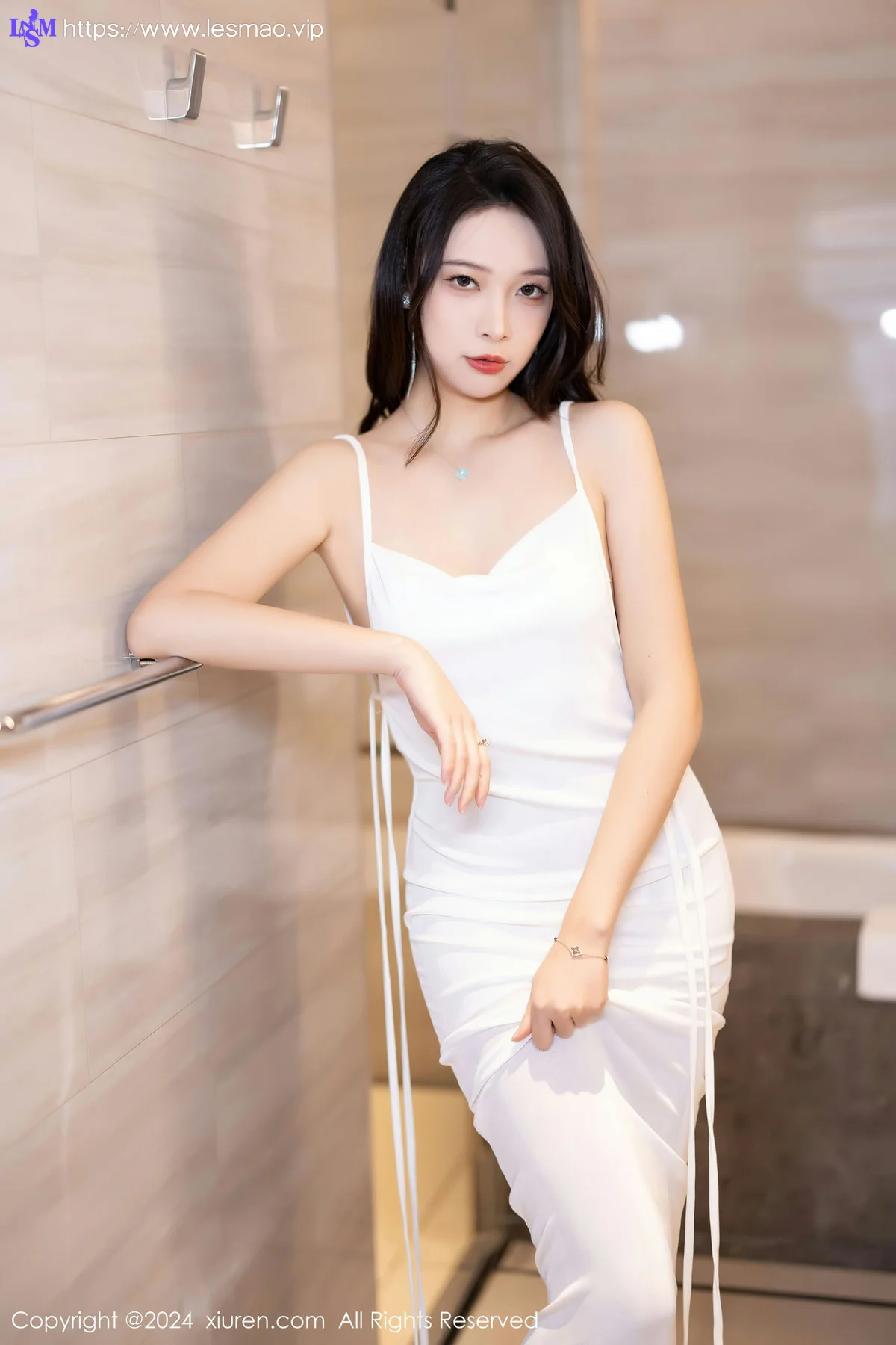 XiuRen 秀人 No.8272 郑颖姗Bev 白丝翘臀性感写真11 - 12