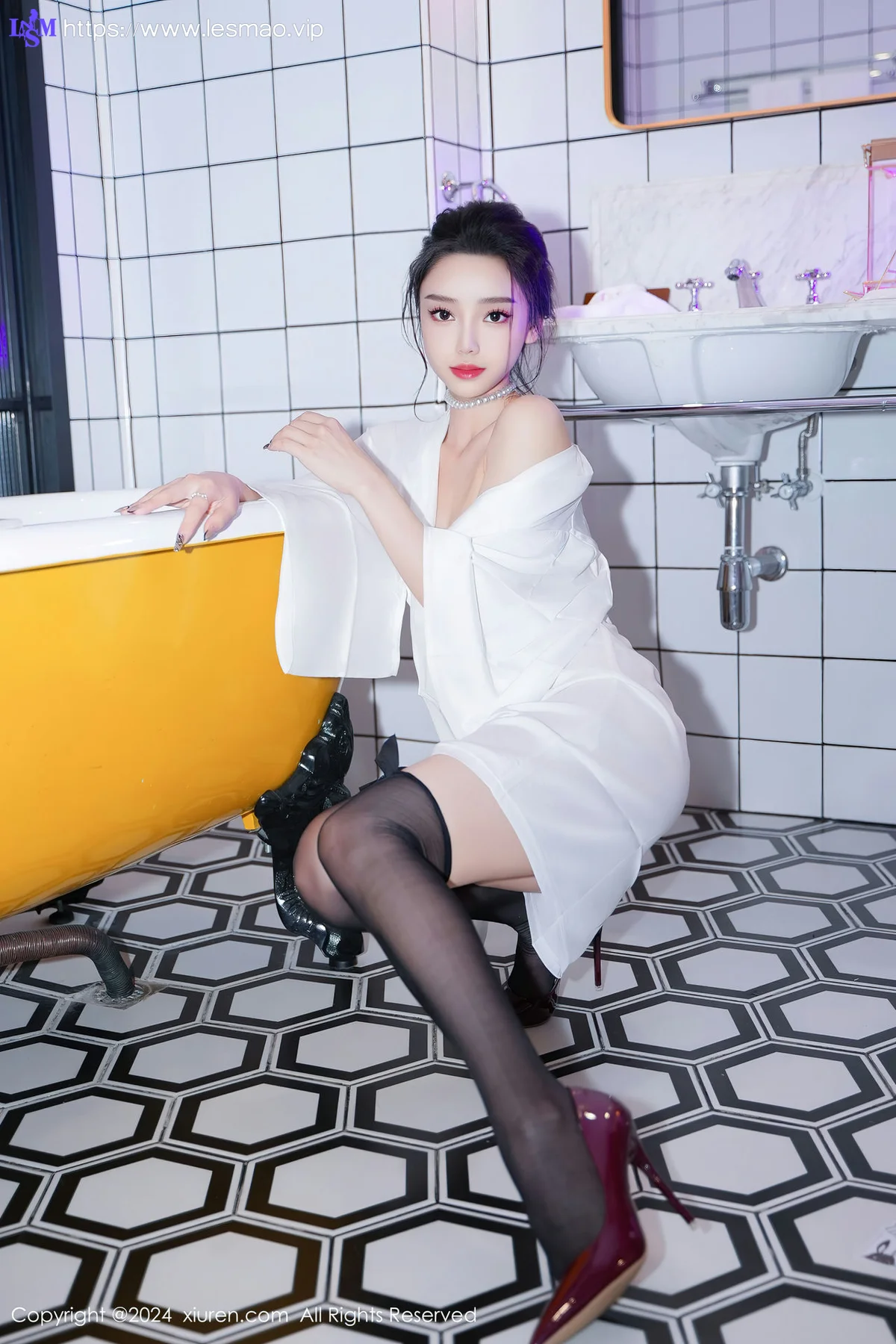 XiuRen 秀人 No.8283  苏曼兮 浴室场景拍摄性感写真22 - 21
