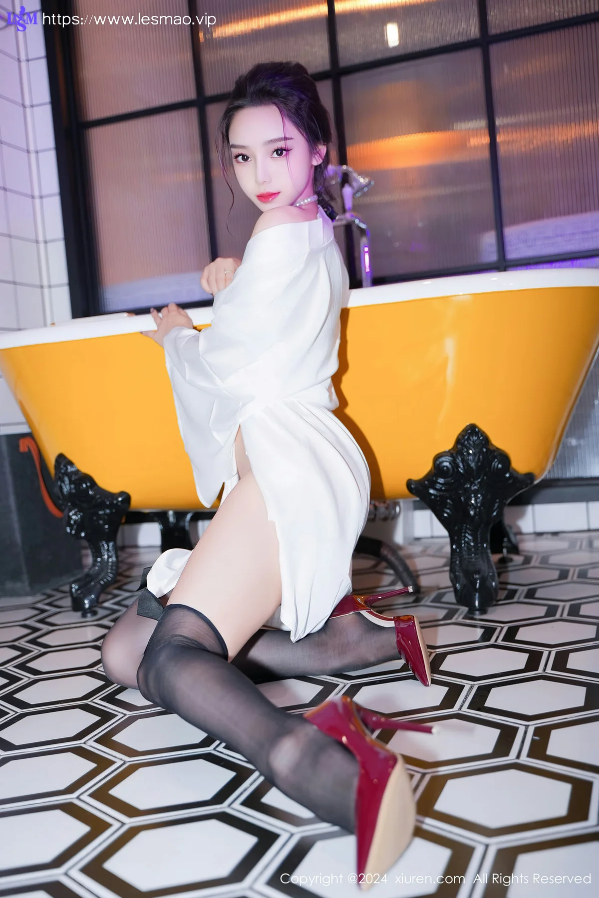 XiuRen 秀人 No.8283  苏曼兮 浴室场景拍摄性感写真22 - 31