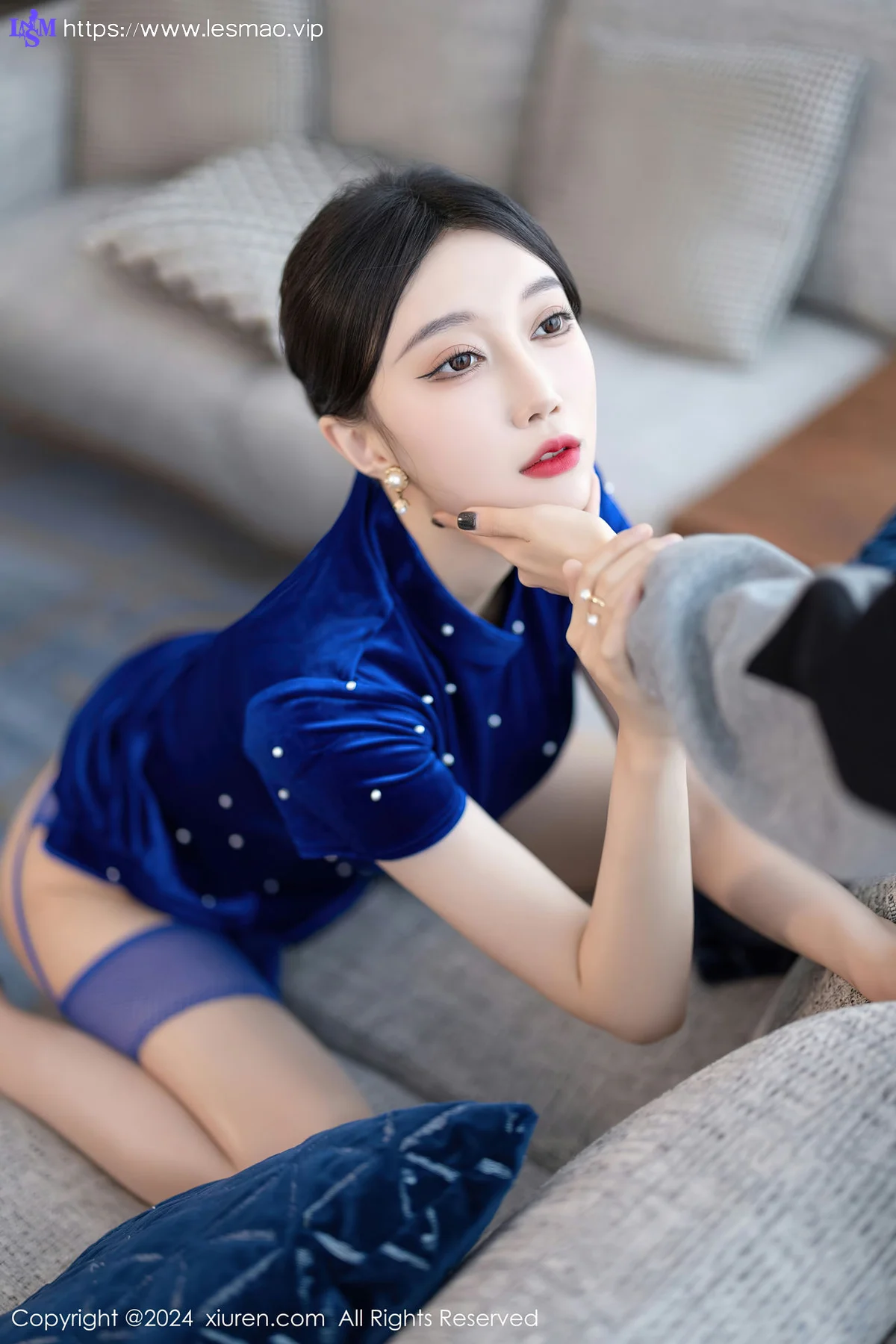 XiuRen 秀人 No.8298  玥儿玥 蓝色短裙哈尔滨旅拍33 - 35