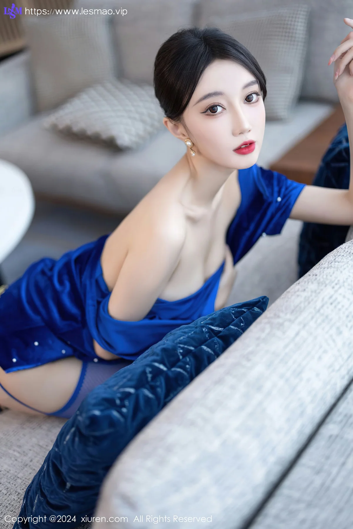 XiuRen 秀人 No.8298  玥儿玥 蓝色短裙哈尔滨旅拍33 - 41