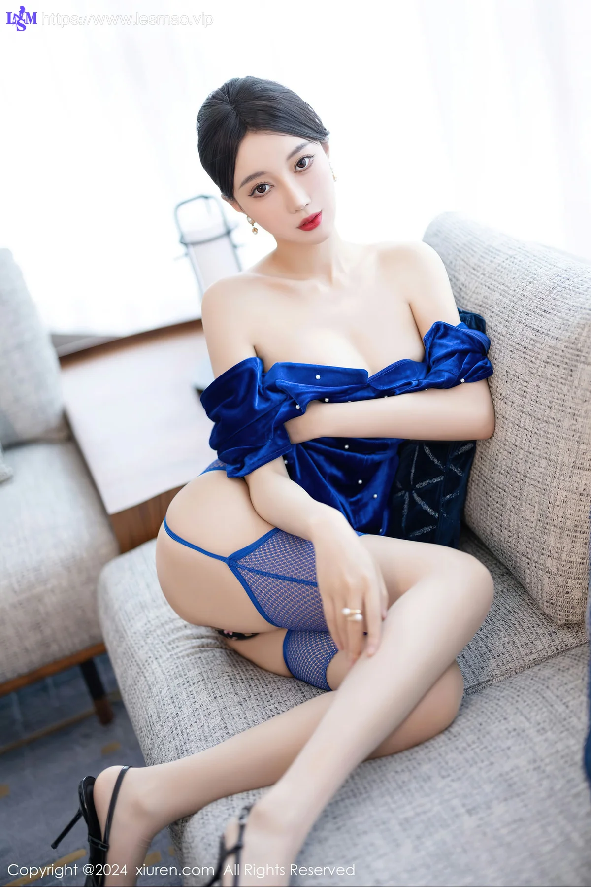 XiuRen 秀人 No.8298  玥儿玥 蓝色短裙哈尔滨旅拍33 - 44