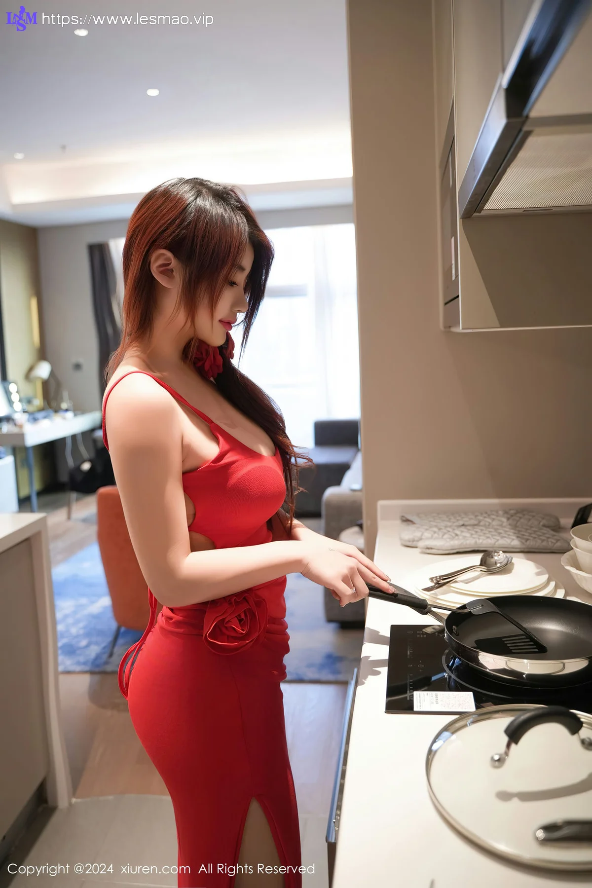 XiuRen 秀人 No.8313 美七Mia 红色长裙性感写真33 - 38