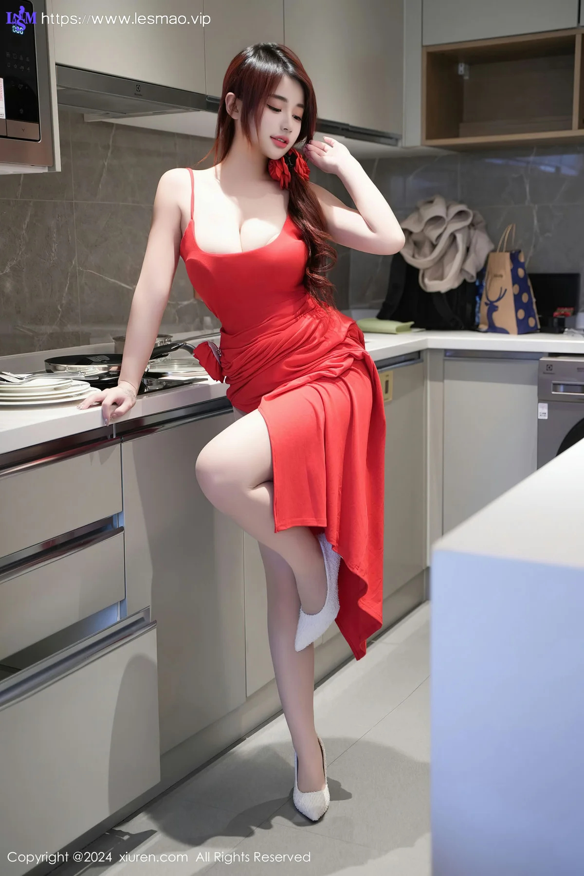 XiuRen 秀人 No.8313 美七Mia 红色长裙性感写真33 - 43