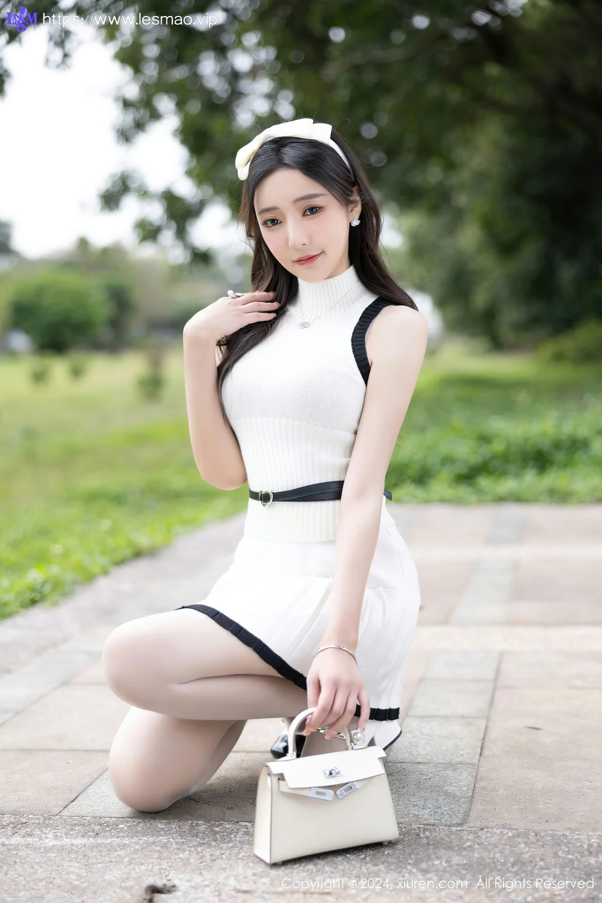 XiuRen 秀人 No.8334 王馨瑶yanni 白色丝袜哈尔滨旅拍1 - 15