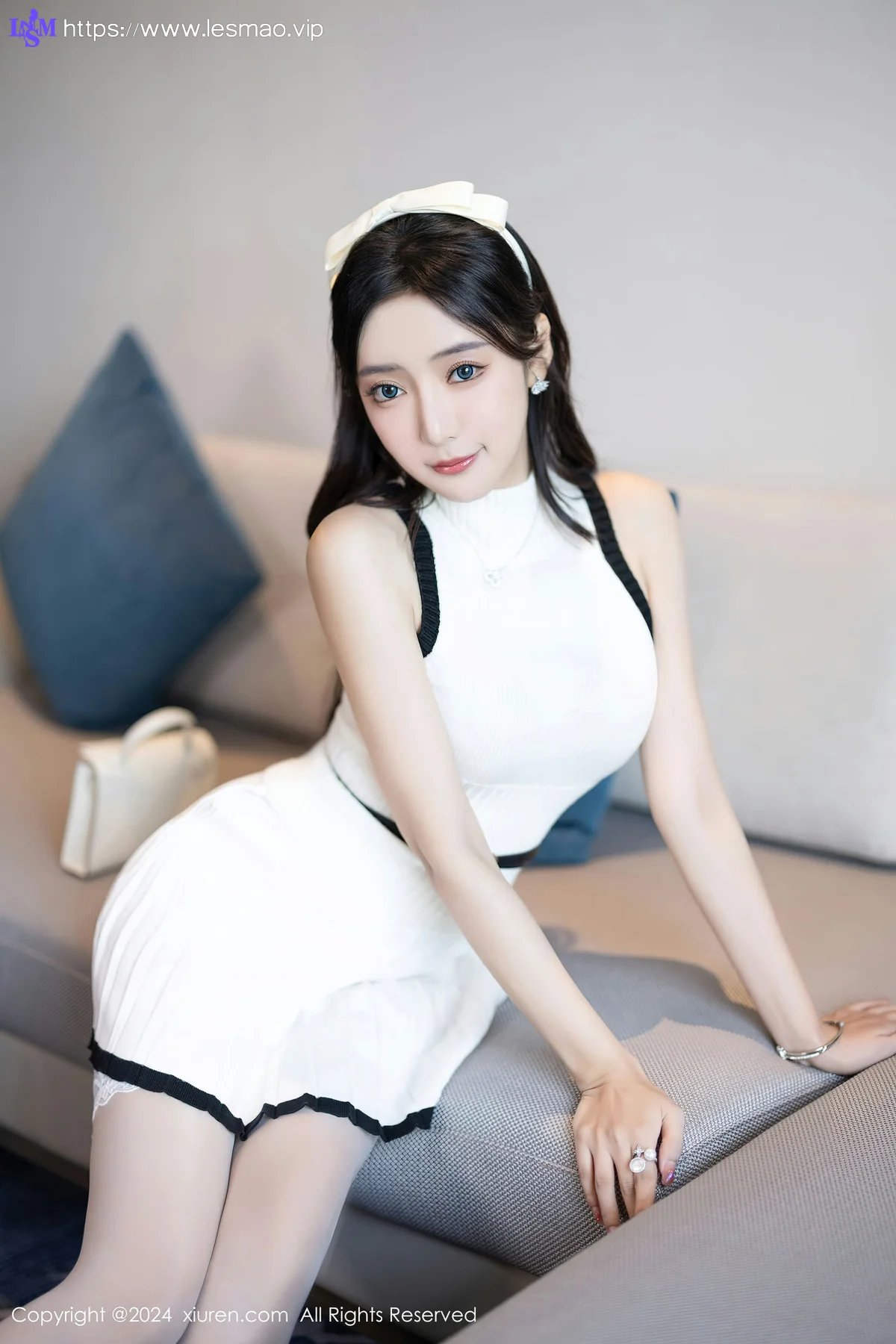 XiuRen 秀人 No.8334 王馨瑶yanni 白色丝袜哈尔滨旅拍1 - 19