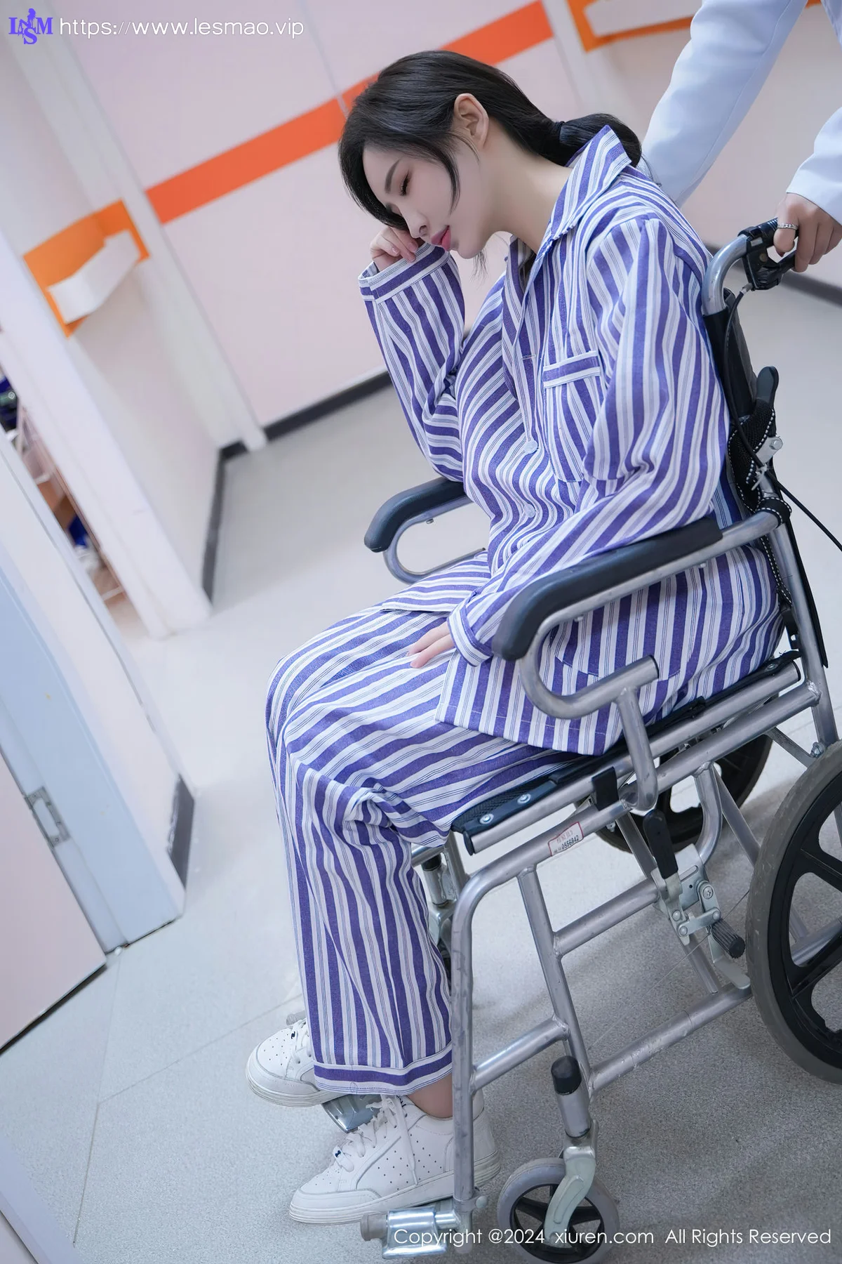 XiuRen 秀人 No.8346 Carol周妍希X 女患者角色扮演场景拍摄写真 - 15