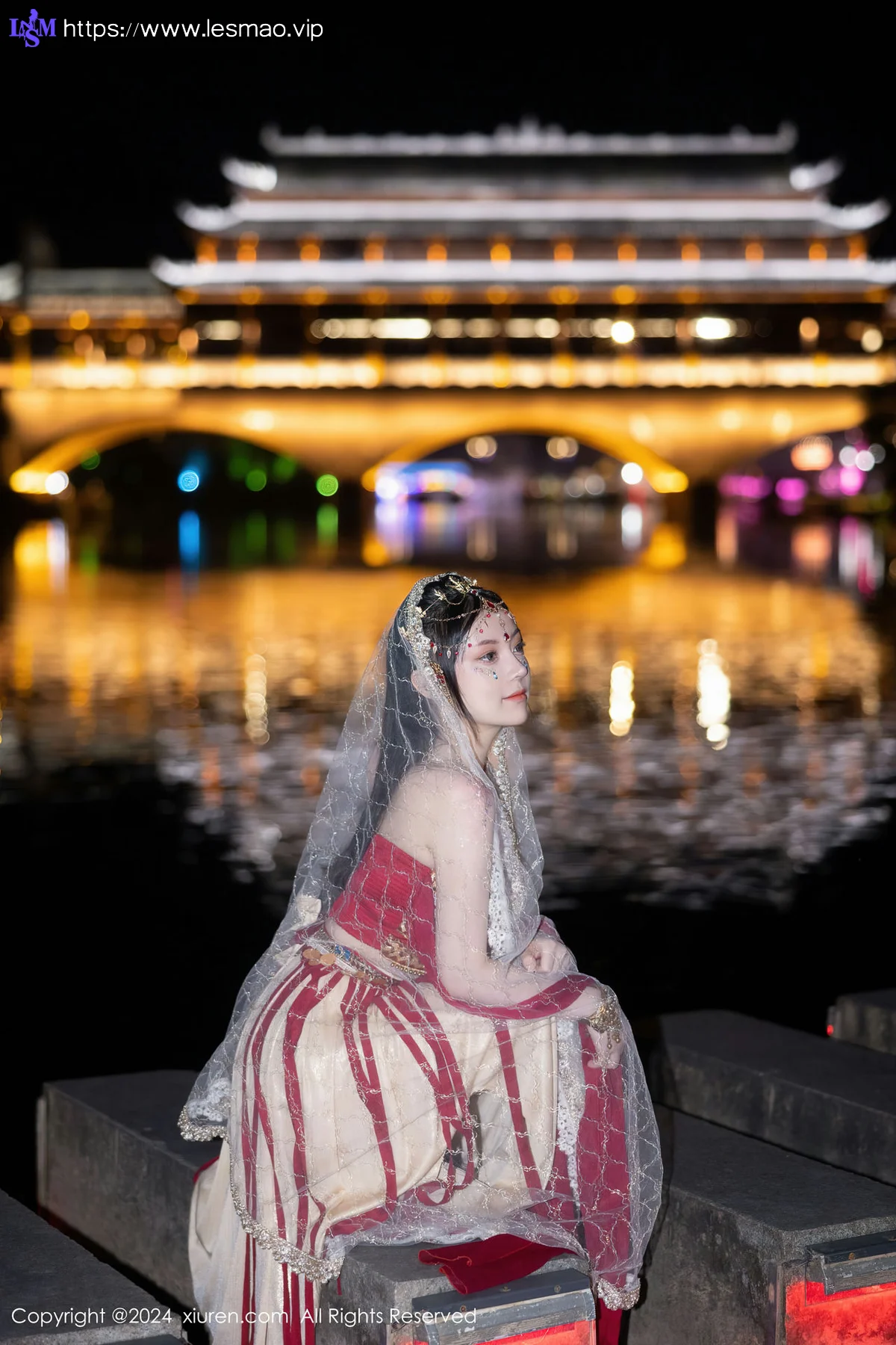 XiuRen 秀人 No.8349 豆瓣酱 红色西域服饰性感写真 - 14