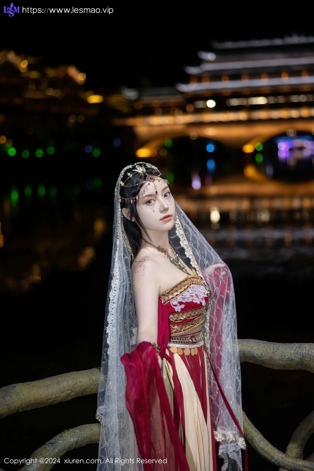 XiuRen 秀人 No.8349 豆瓣酱 红色西域服饰性感写真 - 18