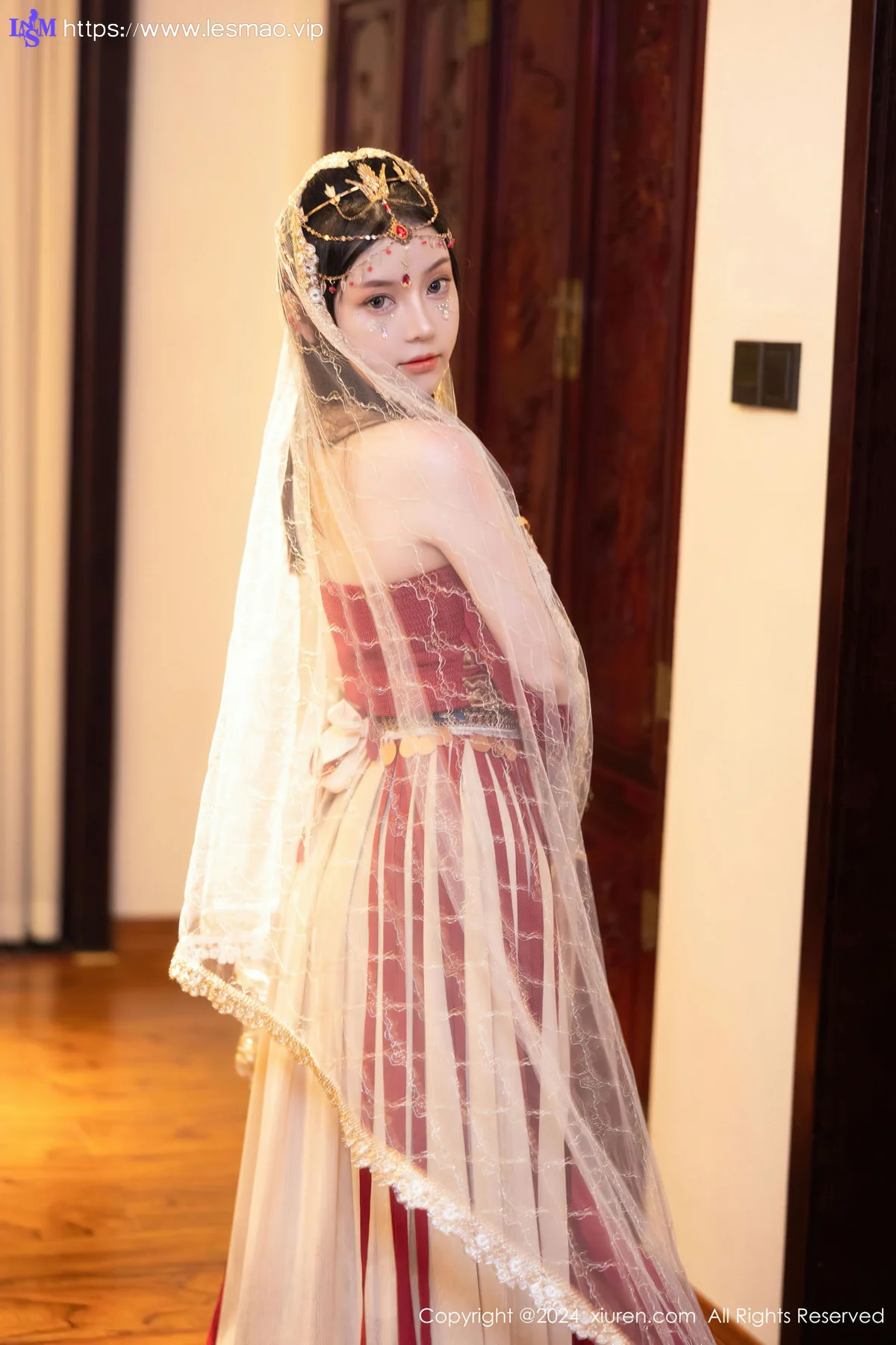 XiuRen 秀人 No.8349 豆瓣酱 红色西域服饰性感写真 - 20