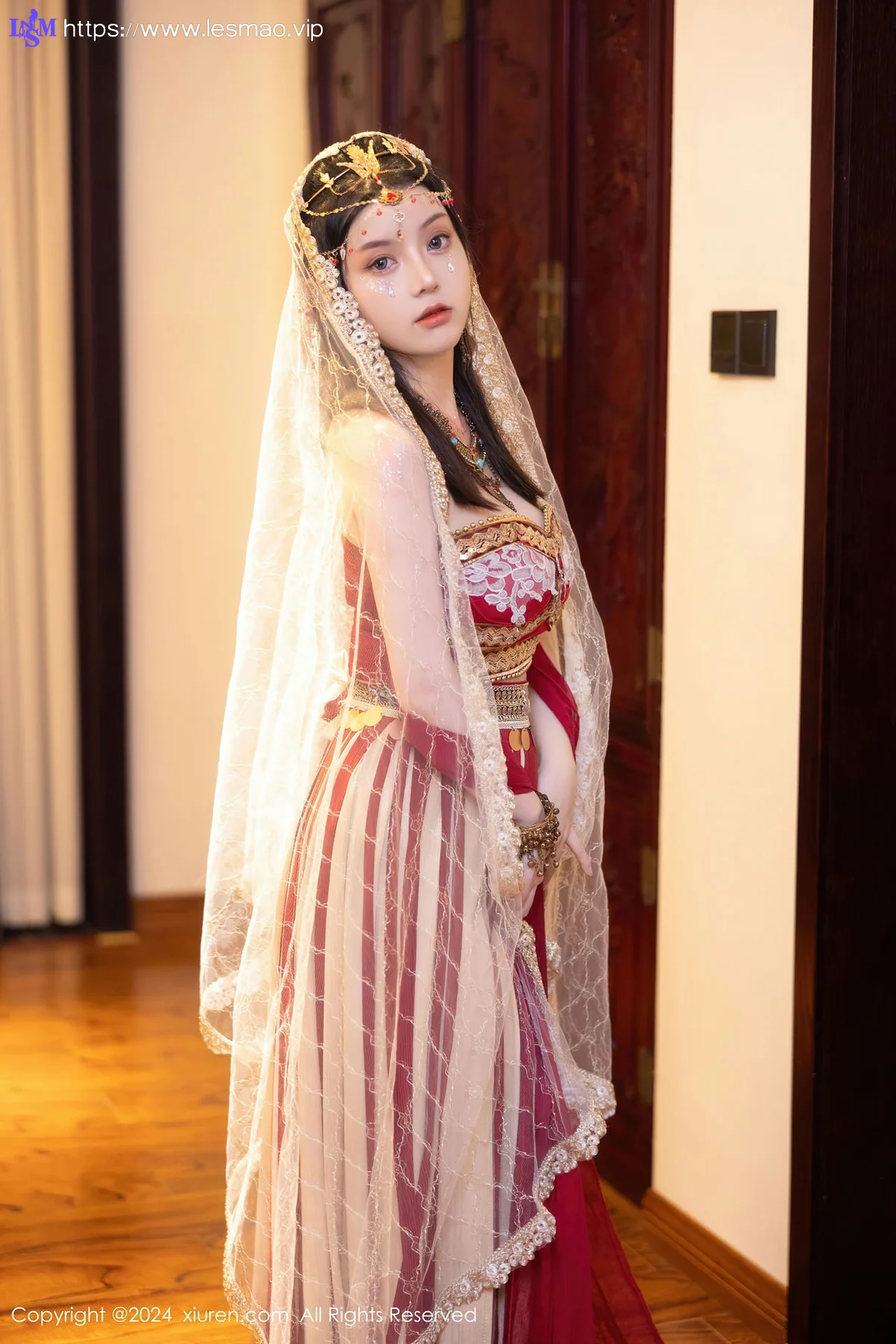 XiuRen 秀人 No.8349 豆瓣酱 红色西域服饰性感写真 - 22