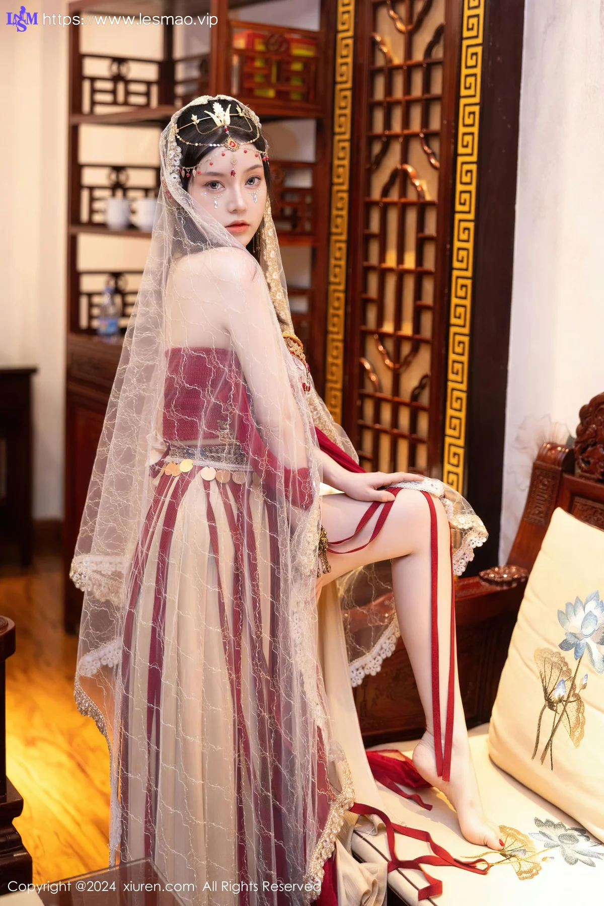 XiuRen 秀人 No.8349 豆瓣酱 红色西域服饰性感写真 - 24
