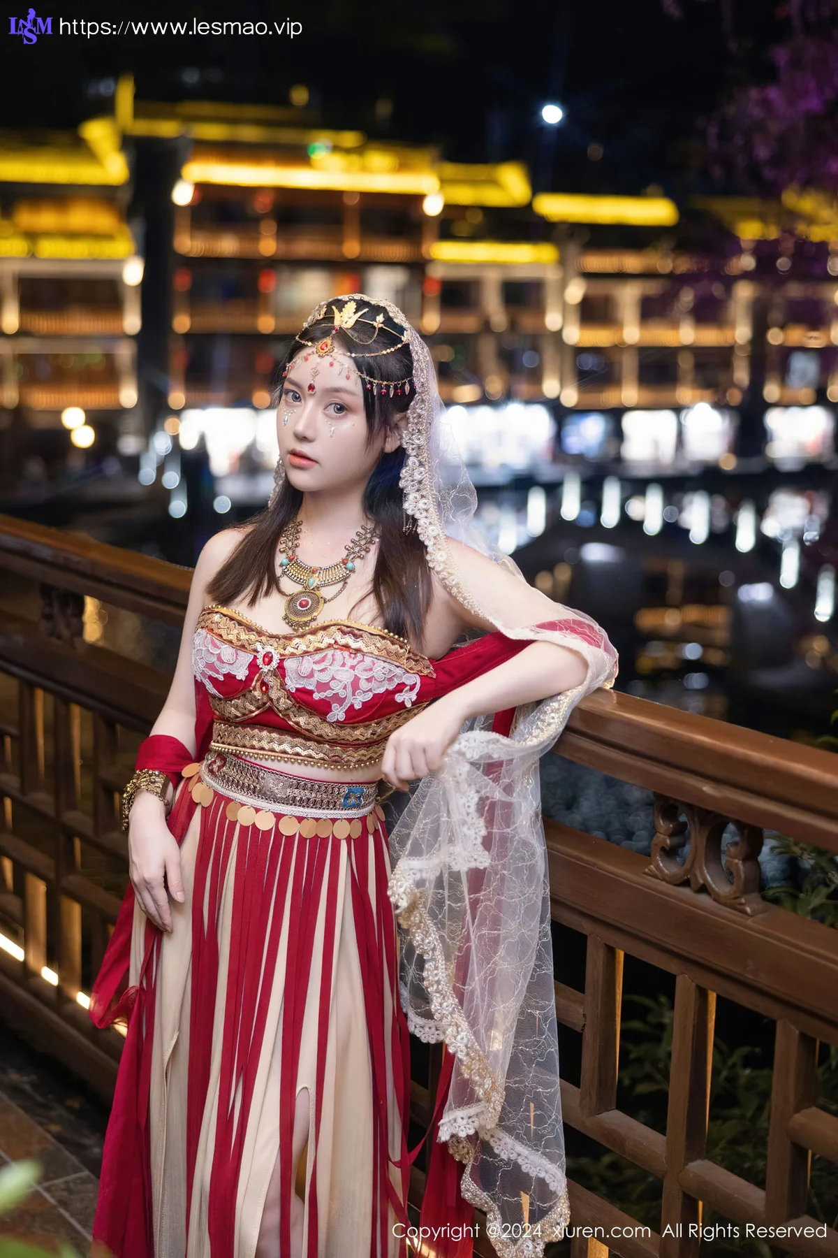 XiuRen 秀人 No.8349 豆瓣酱 红色西域服饰性感写真 - 29