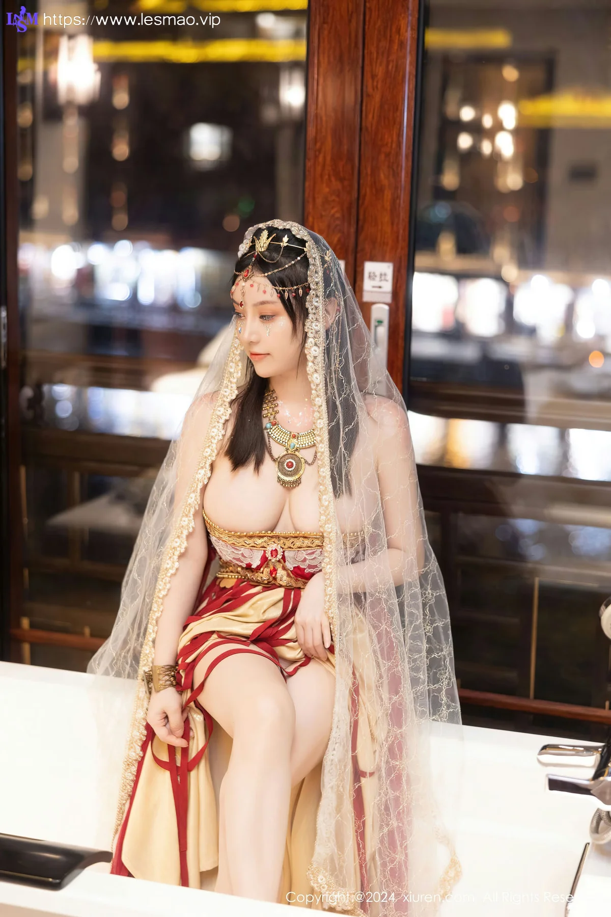 XiuRen 秀人 No.8349 豆瓣酱 红色西域服饰性感写真 - 36