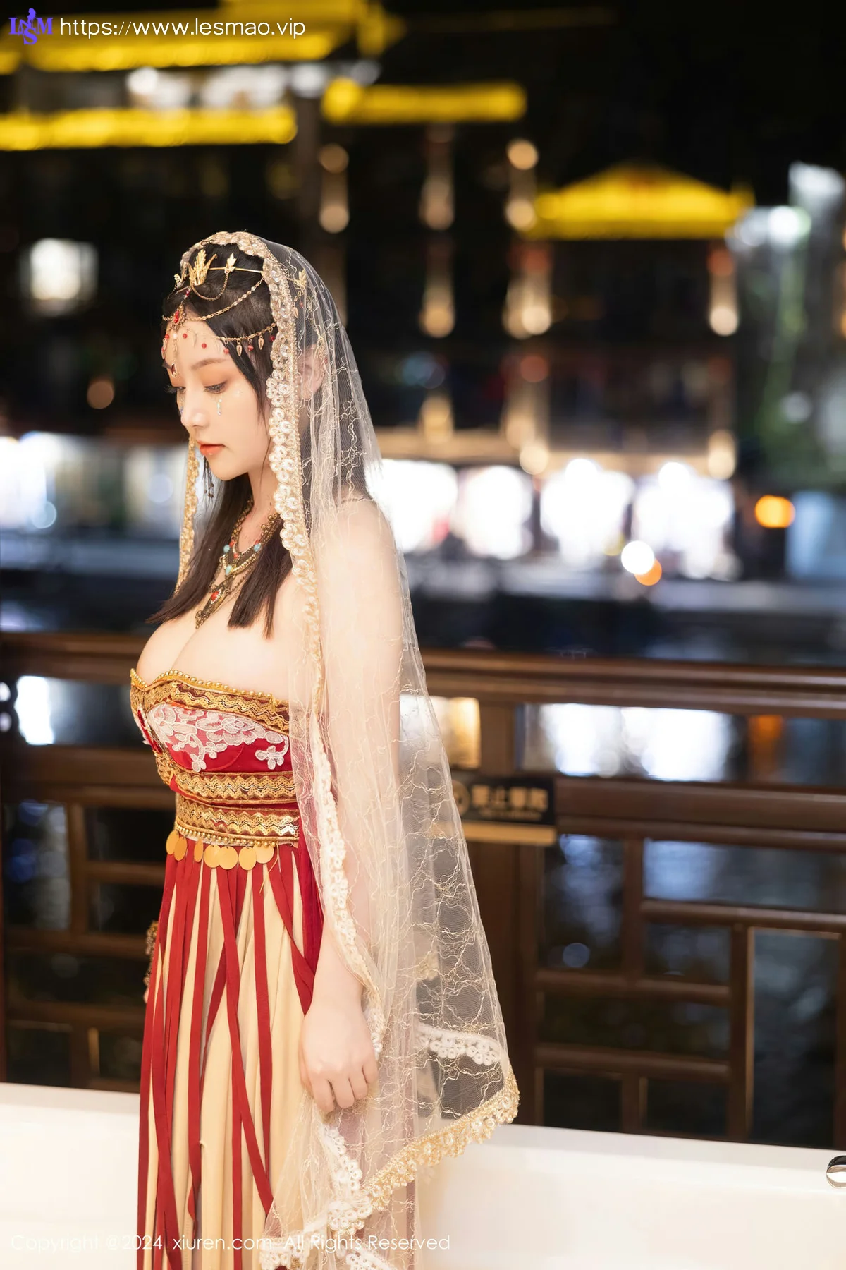 XiuRen 秀人 No.8349 豆瓣酱 红色西域服饰性感写真 - 38