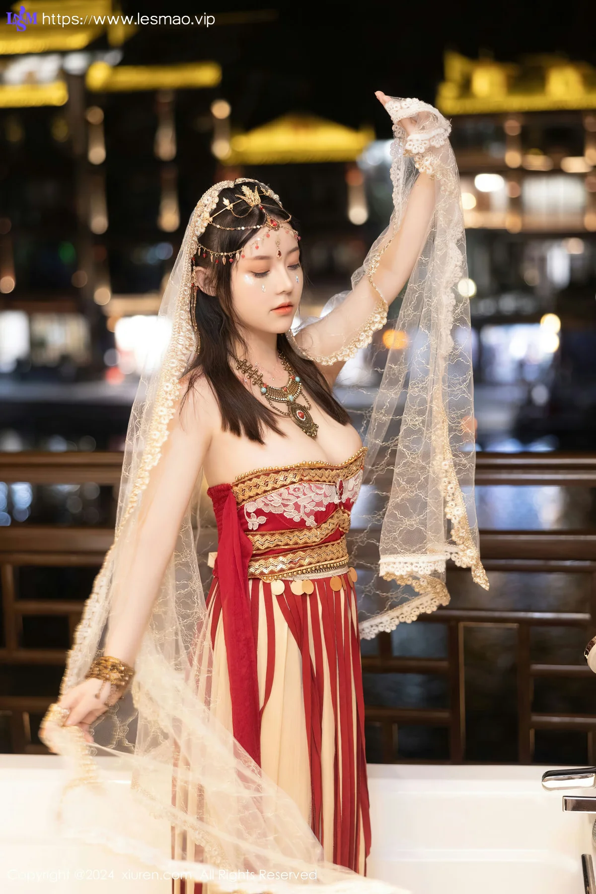 XiuRen 秀人 No.8349 豆瓣酱 红色西域服饰性感写真 - 39