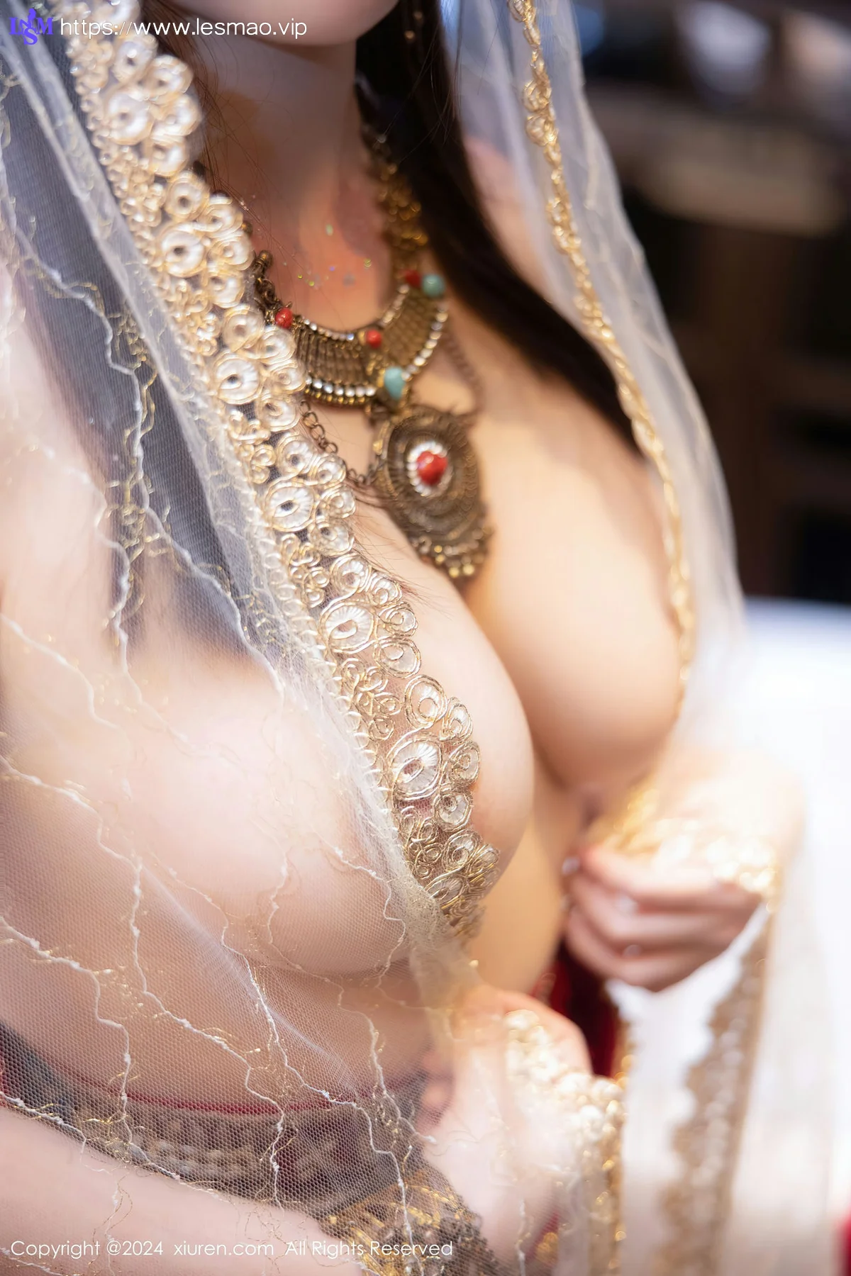 XiuRen 秀人 No.8349 豆瓣酱 红色西域服饰性感写真 - 42