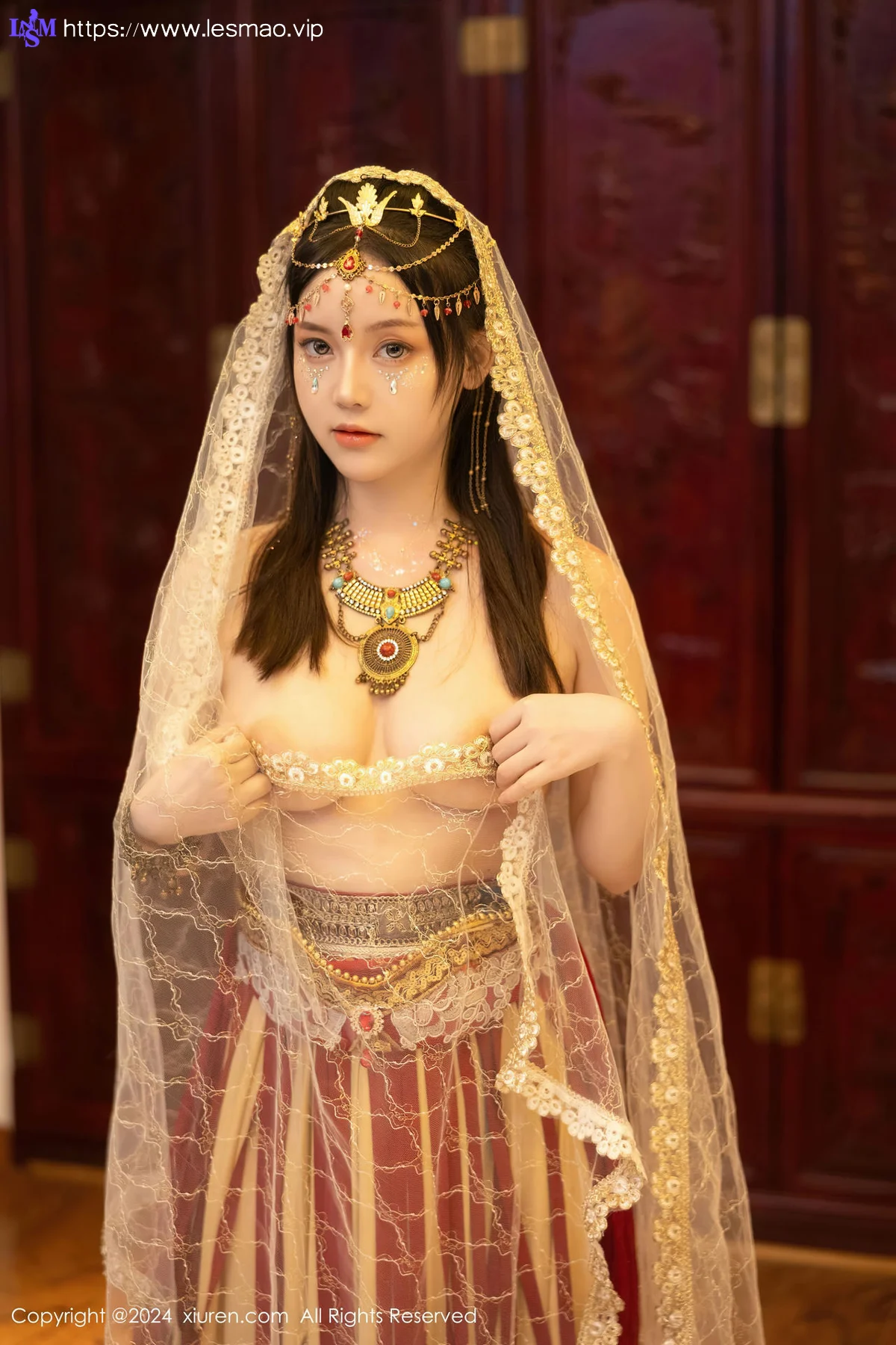 XiuRen 秀人 No.8349 豆瓣酱 红色西域服饰性感写真 - 50