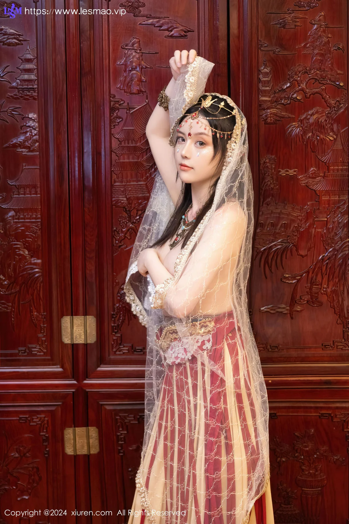 XiuRen 秀人 No.8349 豆瓣酱 红色西域服饰性感写真 - 53