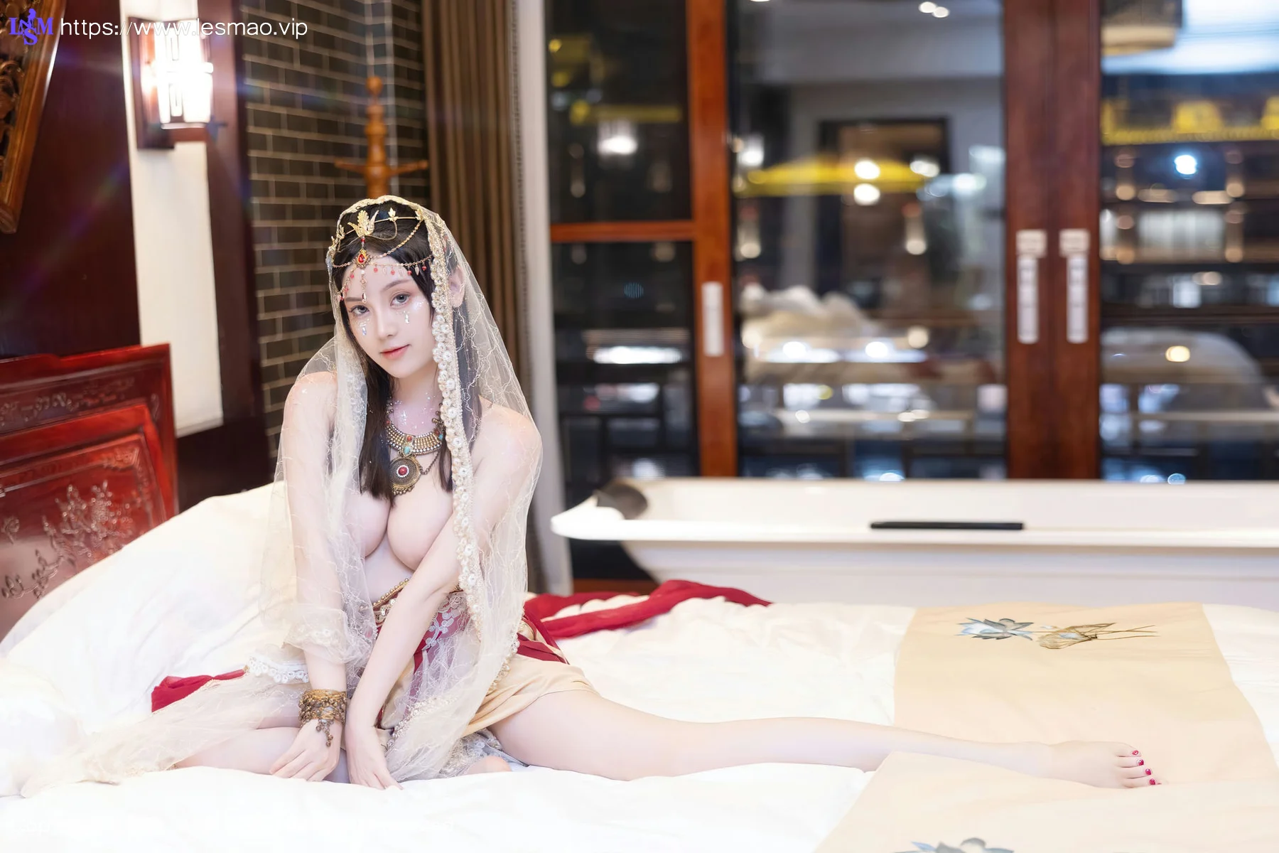 XiuRen 秀人 No.8349 豆瓣酱 红色西域服饰性感写真 - 59