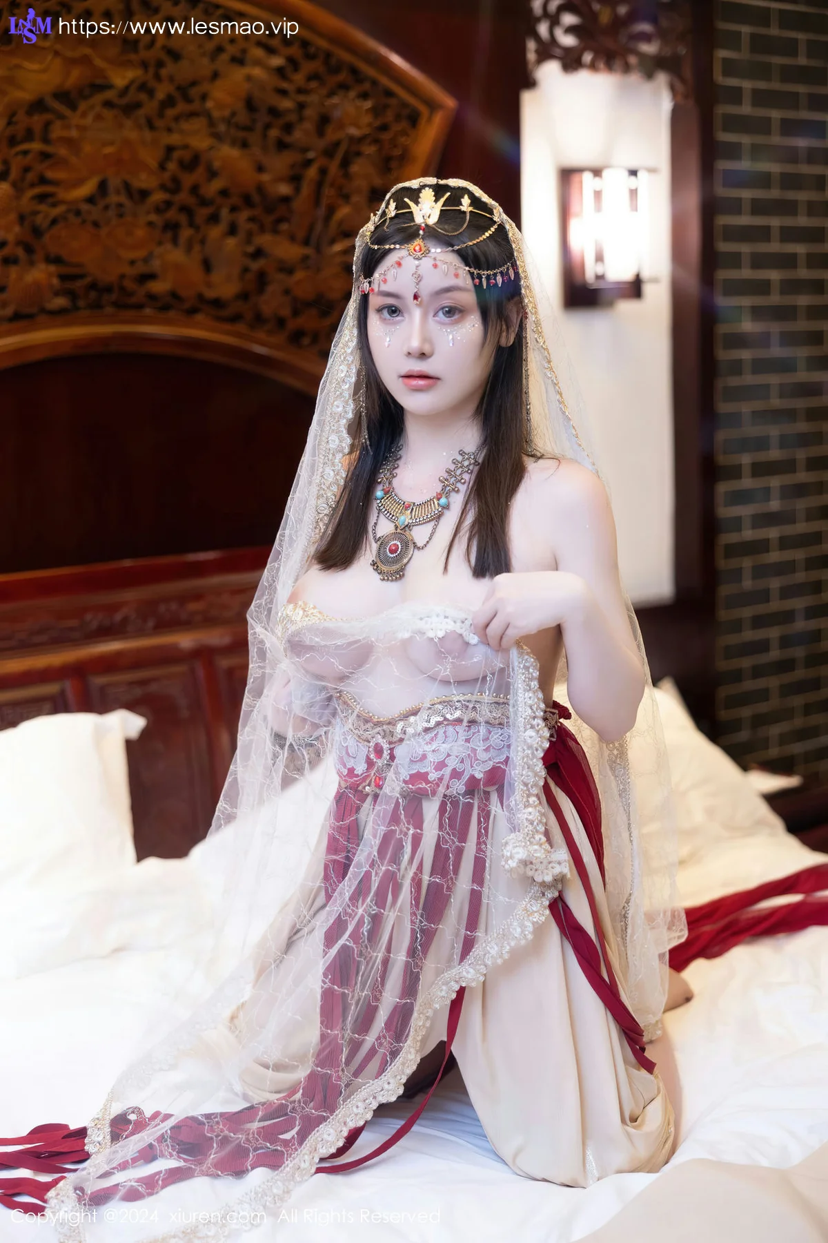 XiuRen 秀人 No.8349 豆瓣酱 红色西域服饰性感写真 - 64