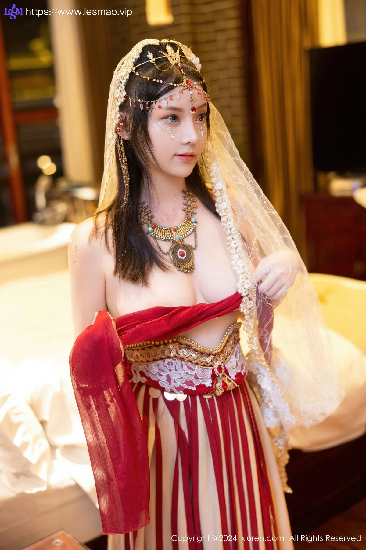 XiuRen 秀人 No.8349 豆瓣酱 红色西域服饰性感写真 - 77