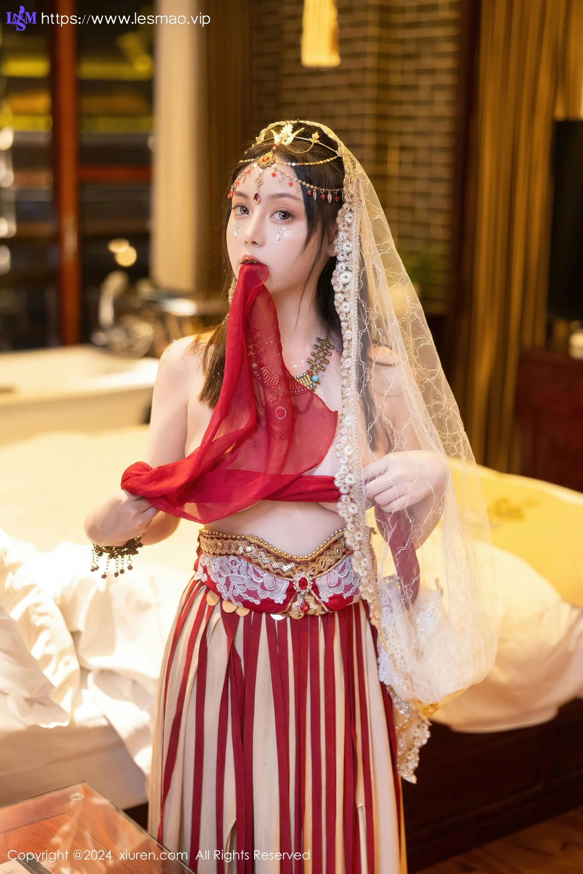 XiuRen 秀人 No.8349 豆瓣酱 红色西域服饰性感写真 - 79