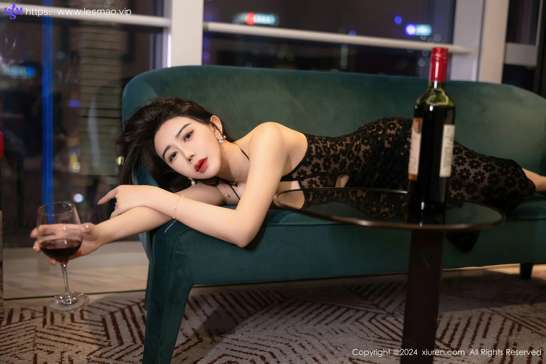 XiuRen 秀人 No.8355 李若汐 红酒场景拍摄轻透情趣写真22 - 13
