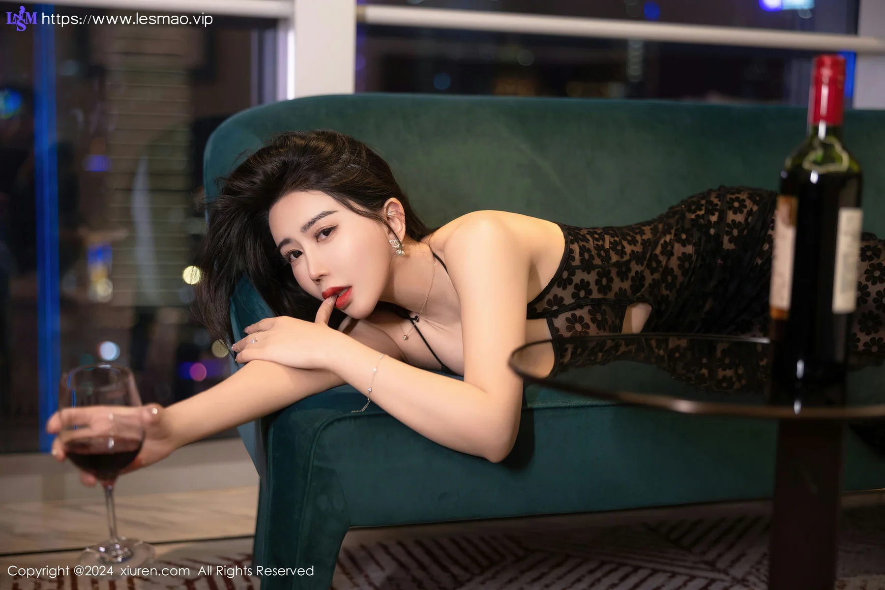 XiuRen 秀人 No.8355 李若汐 红酒场景拍摄轻透情趣写真22 - 14