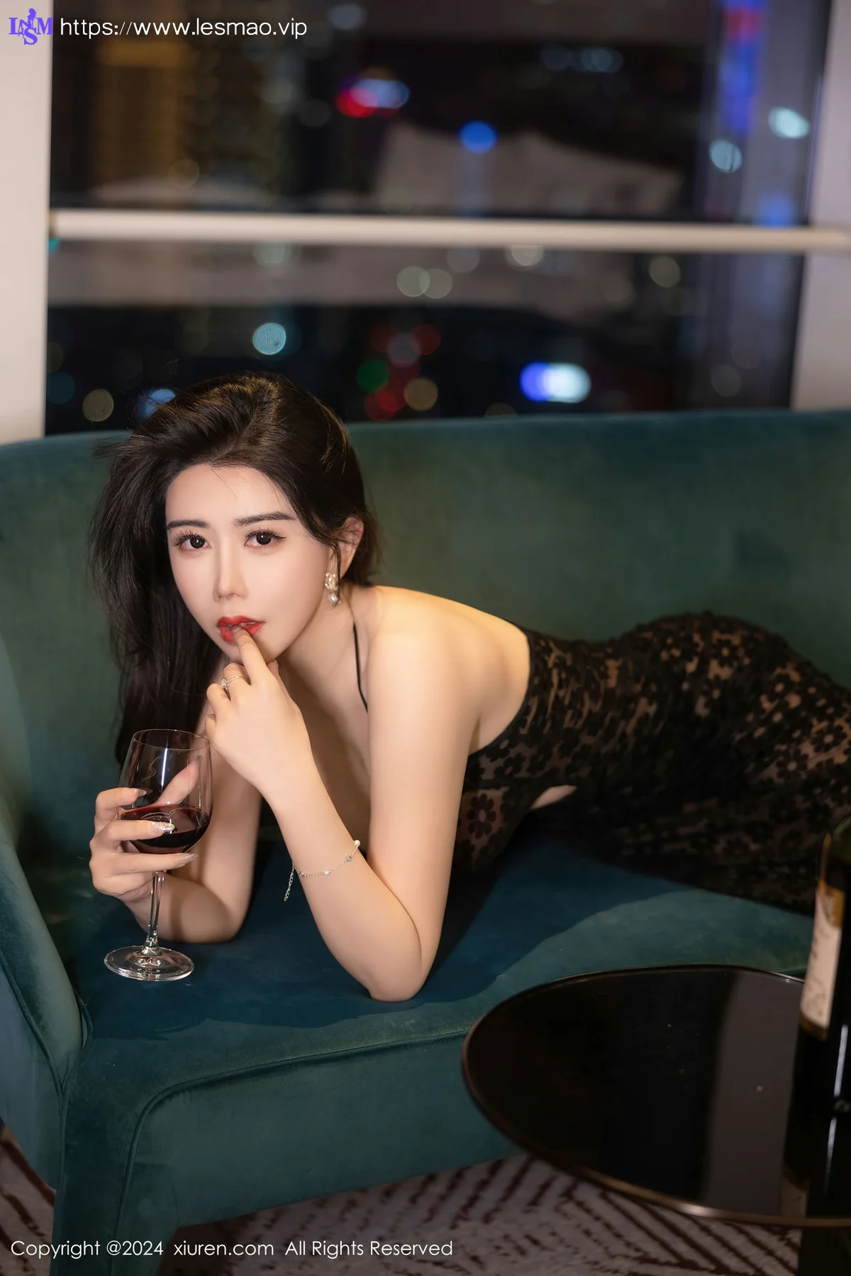 XiuRen 秀人 No.8355 李若汐 红酒场景拍摄轻透情趣写真22 - 15