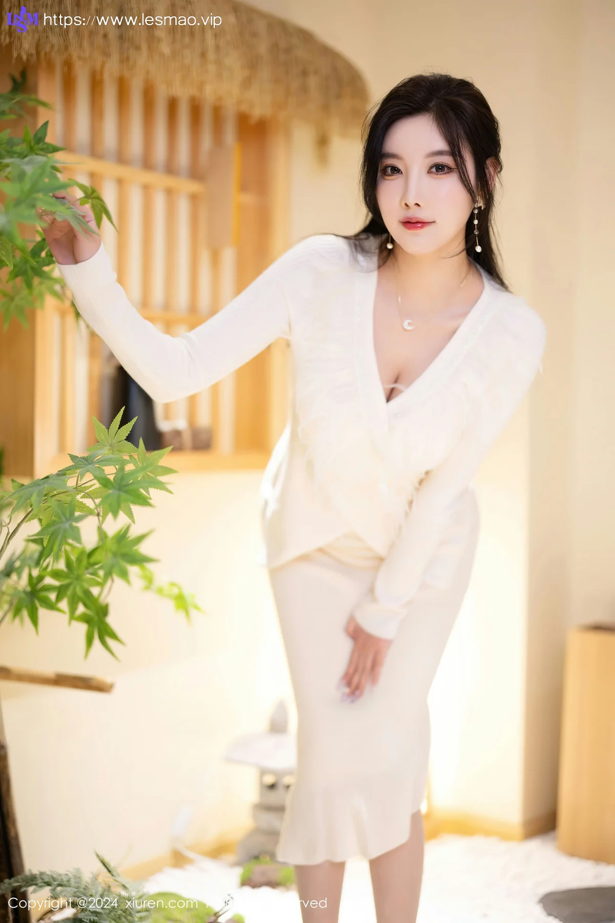 XiuRen 秀人 No.8363 杨晨晨Yome 白色露肩轻透服饰性感写真1 - 3