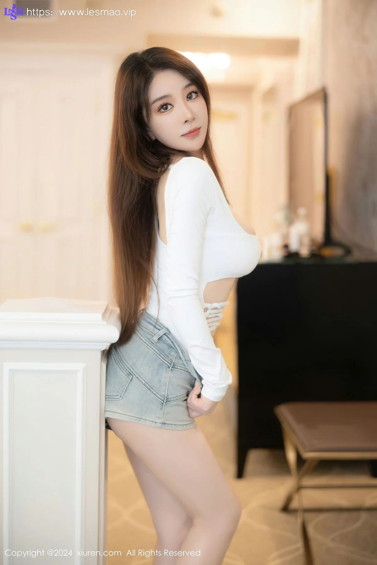 XiuRen 秀人 No.8366 雨儿酱eve 灰色短裙性感写真 - 11
