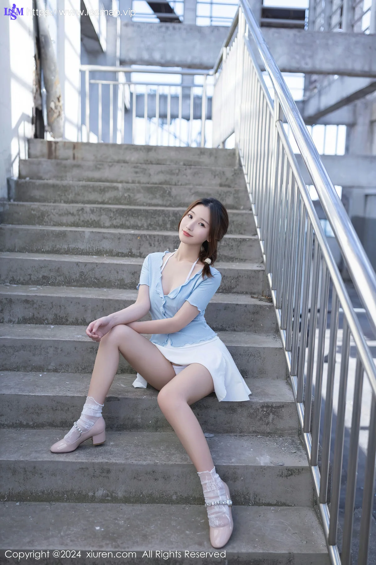 XiuRen 秀人 No.8369 杏子Yada 白色短裙性感写真 - 11