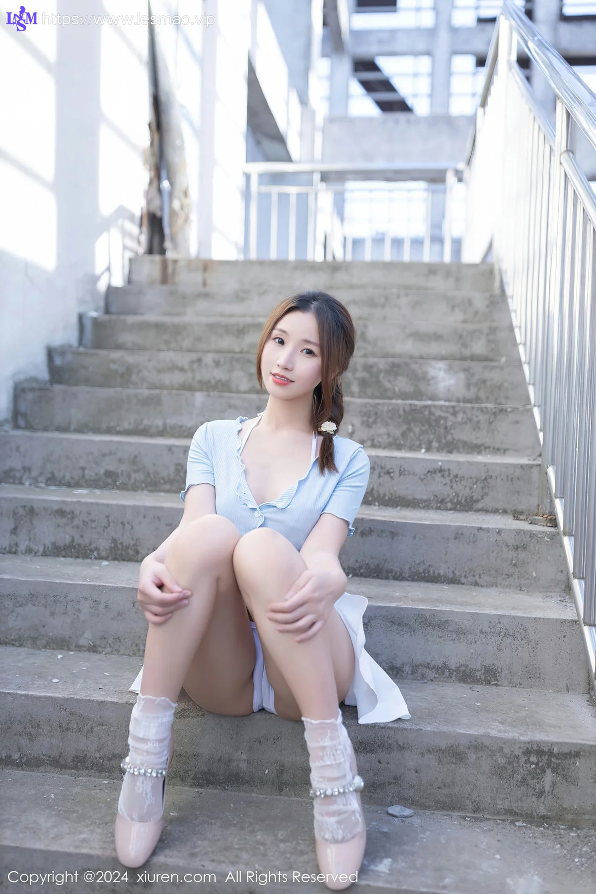 XiuRen 秀人 No.8369 杏子Yada 白色短裙性感写真 - 15