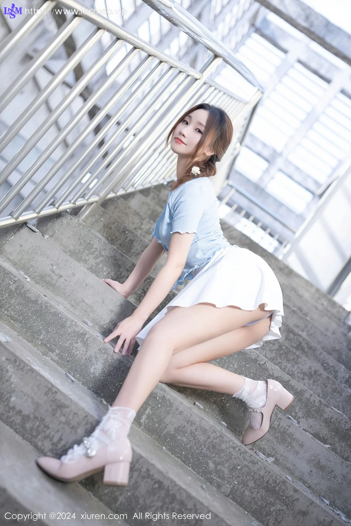 XiuRen 秀人 No.8369 杏子Yada 白色短裙性感写真 - 18